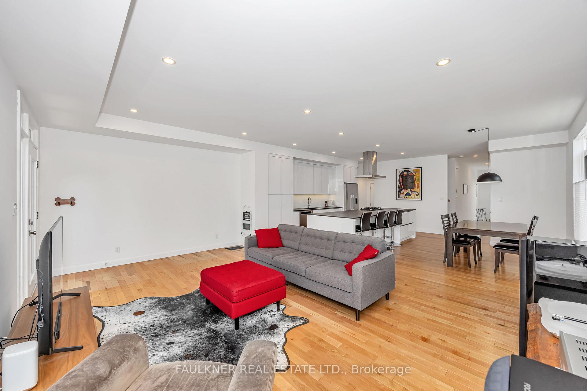 Photo 11 of Unit A, 141 Columbus Avenue, Ottawa, Overbrook/Castle Heights — HOMEH