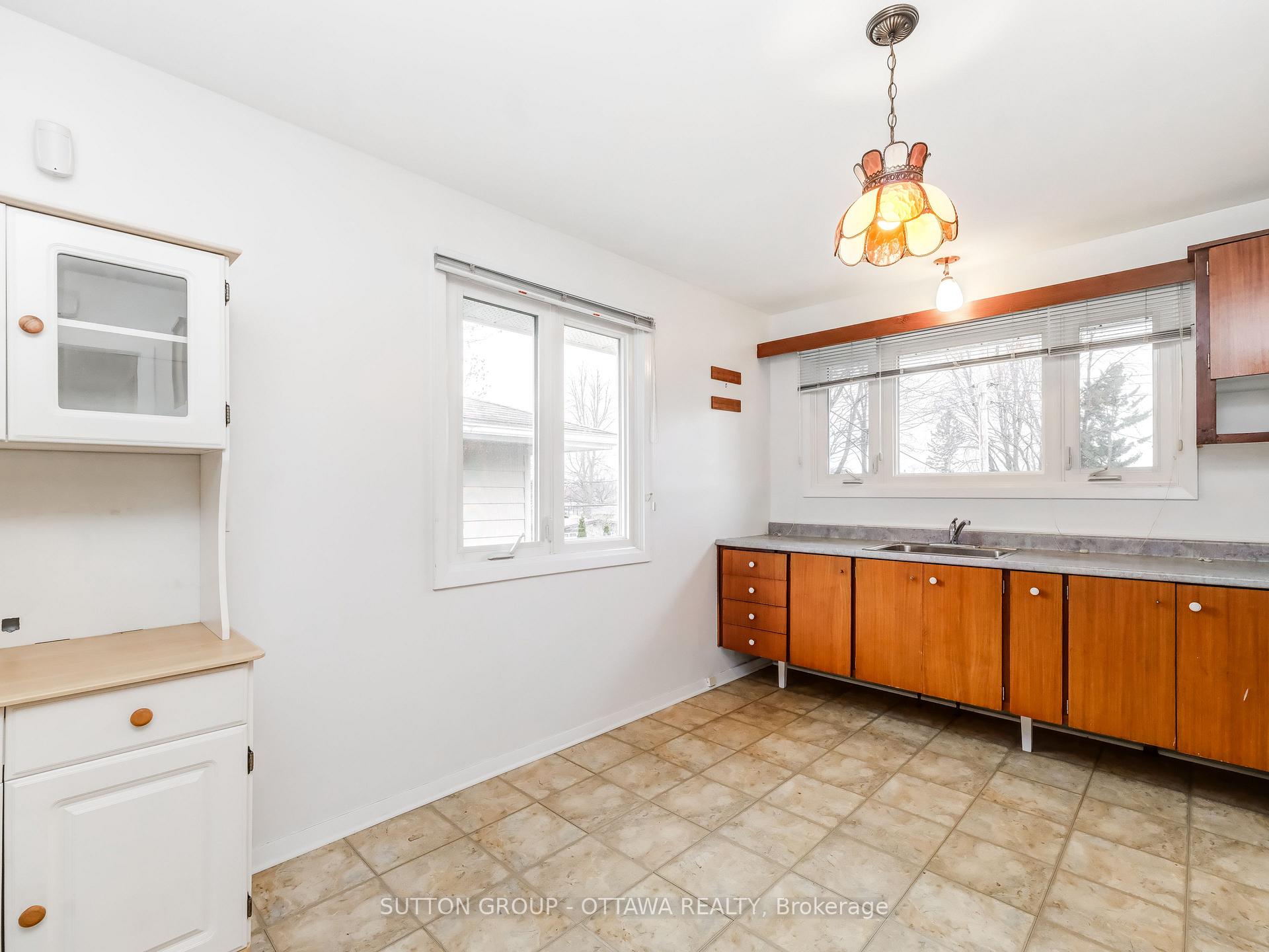 Photo 9 of 2427 Baseline Road, Ottawa, Queensway Terrace South/Ridgeview — HOMEH
