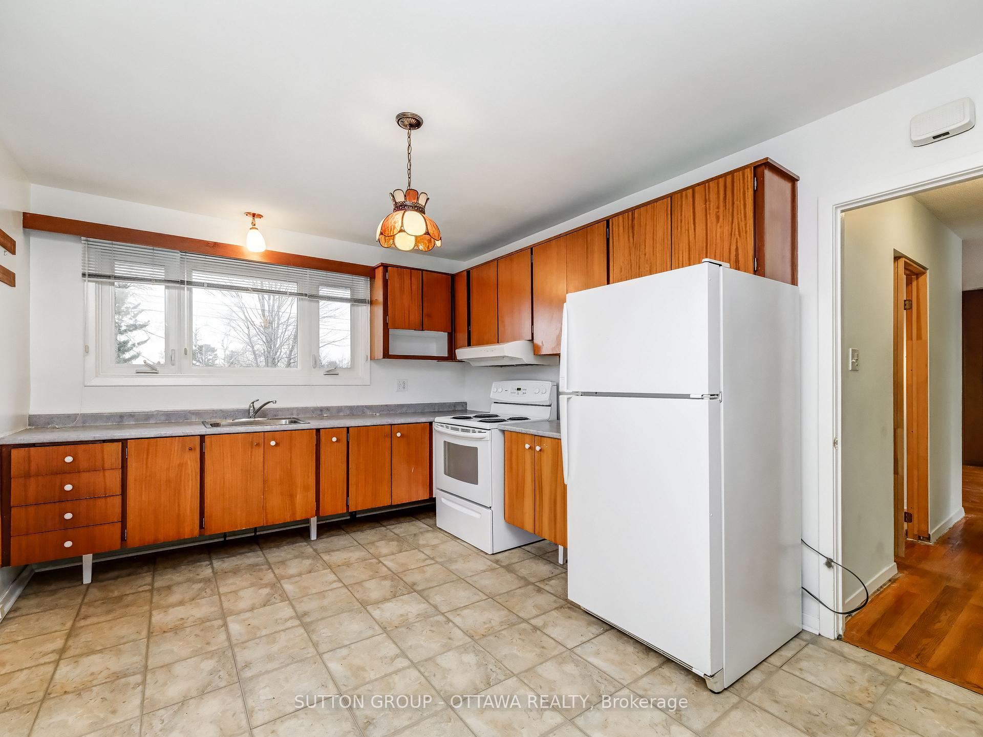 Photo 10 of 2427 Baseline Road, Ottawa, Queensway Terrace South/Ridgeview — HOMEH