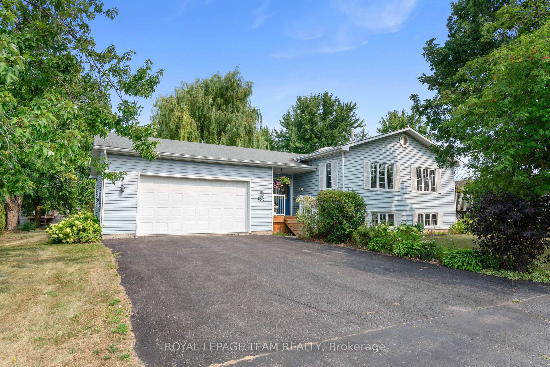 Photo 1 of 432 Queen Street, North Dundas, Winchester — HOMEH