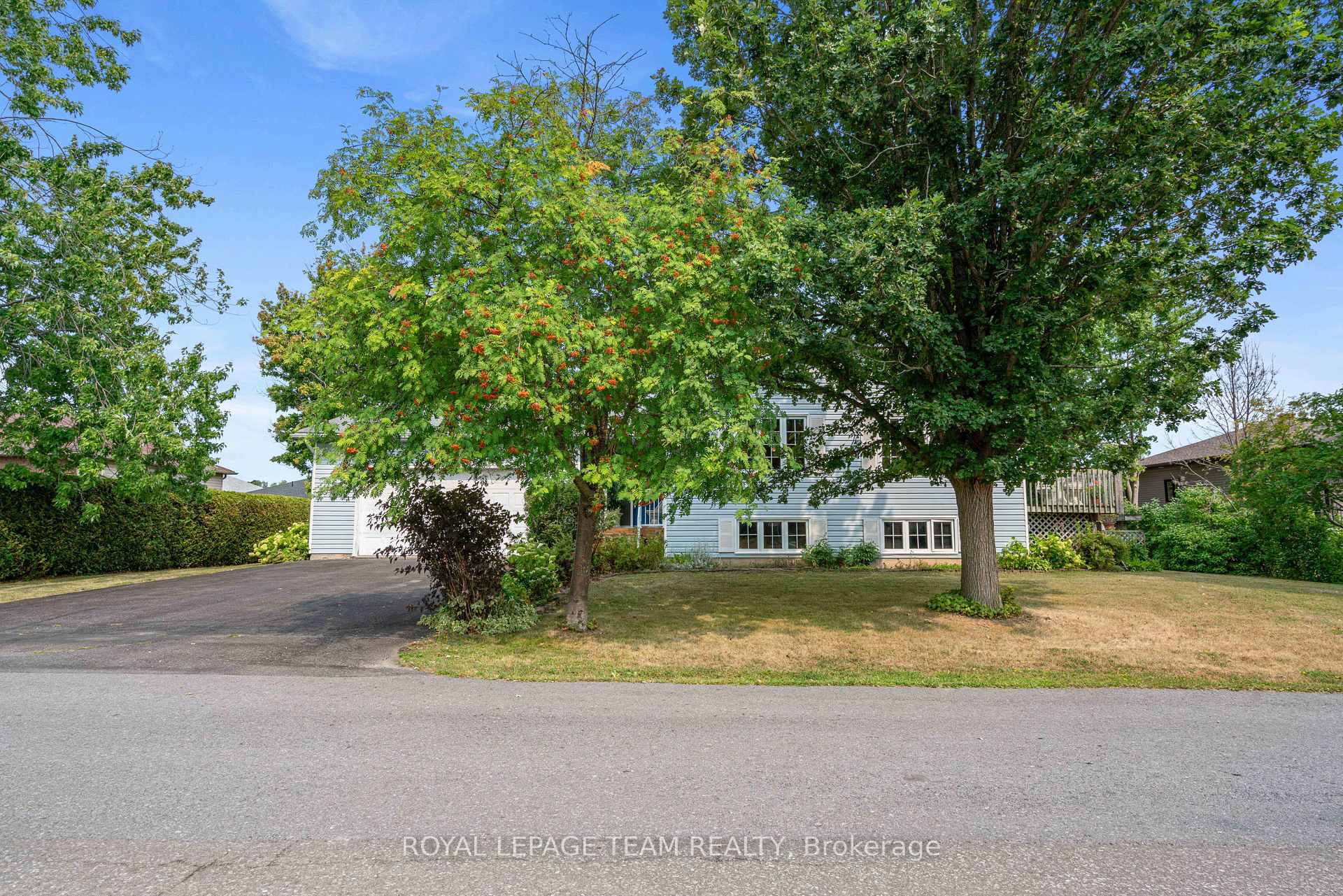 Photo 2 of 432 Queen Street, North Dundas, Winchester — HOMEH
