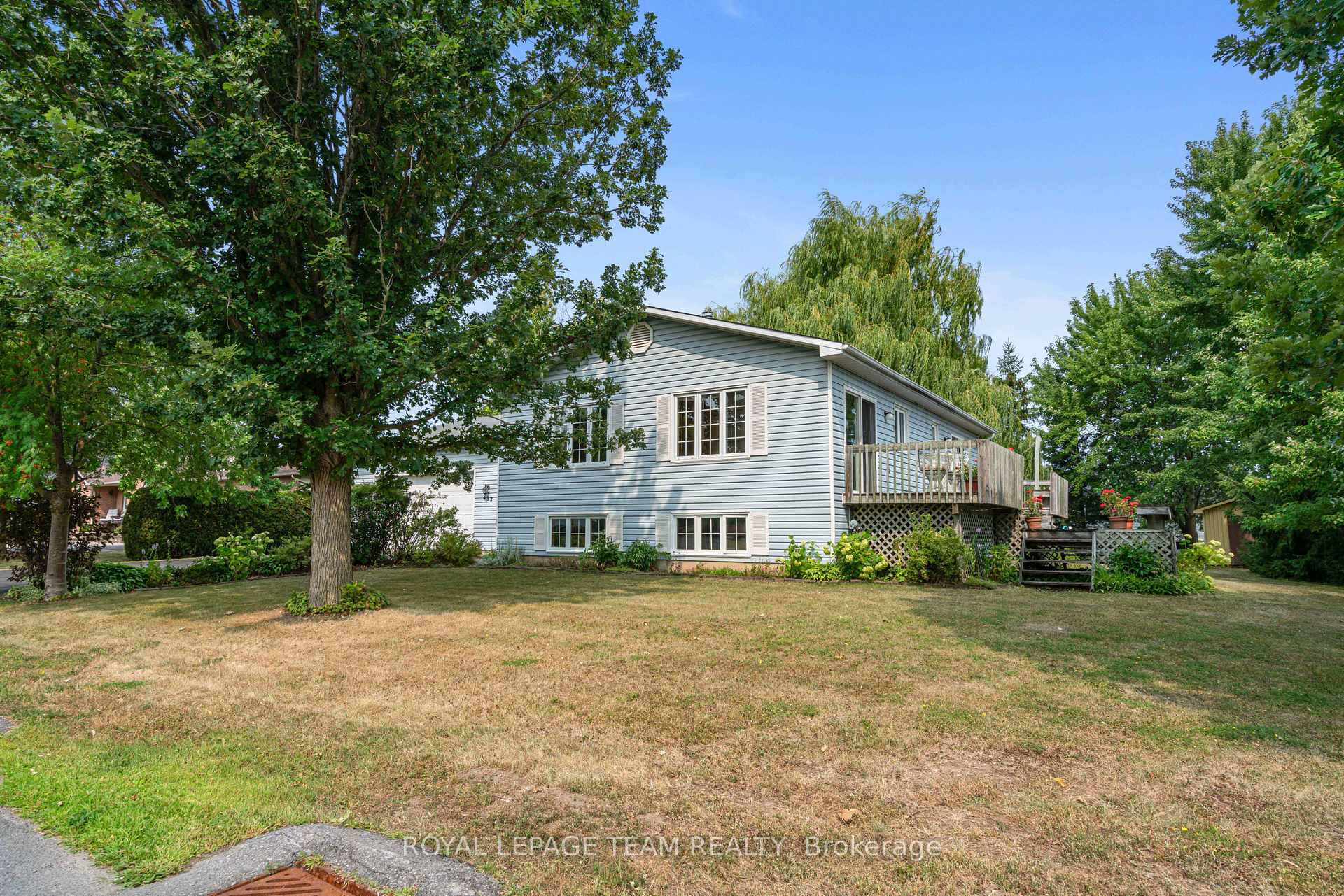 Photo 3 of 432 Queen Street, North Dundas, Winchester — HOMEH