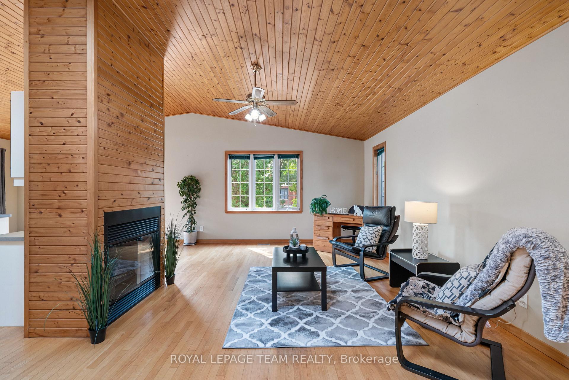 Photo 8 of 432 Queen Street, North Dundas, Winchester — HOMEH