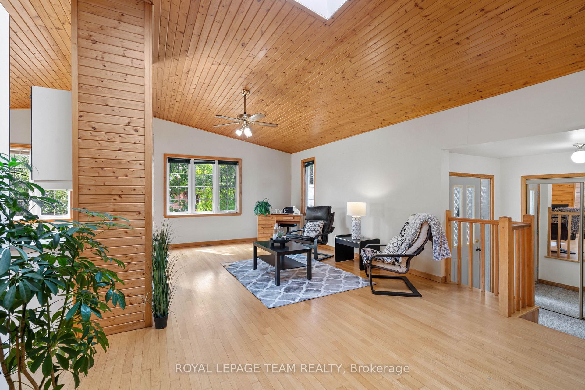 Photo 9 of 432 Queen Street, North Dundas, Winchester — HOMEH