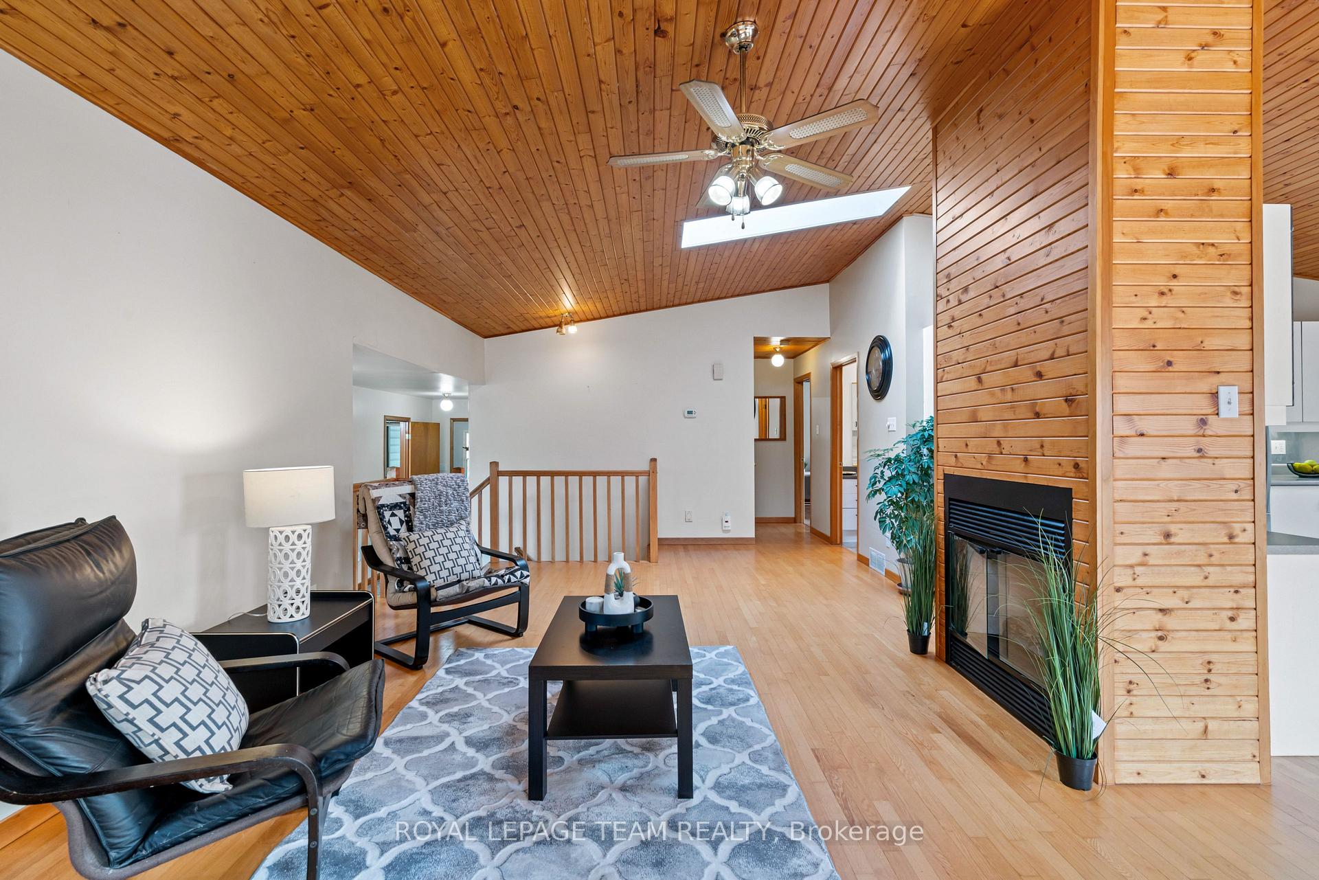 Photo 10 of 432 Queen Street, North Dundas, Winchester — HOMEH