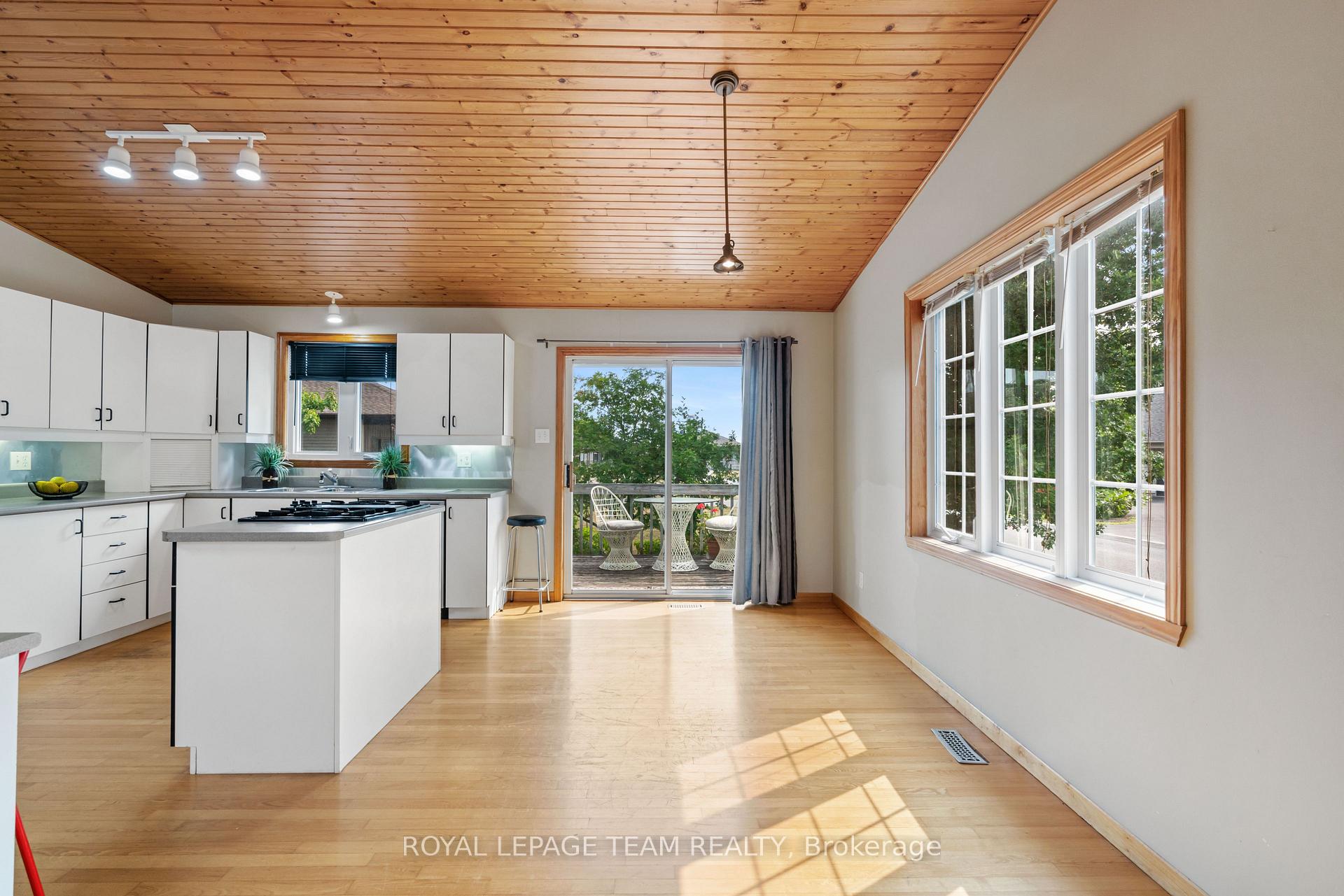 Photo 12 of 432 Queen Street, North Dundas, Winchester — HOMEH
