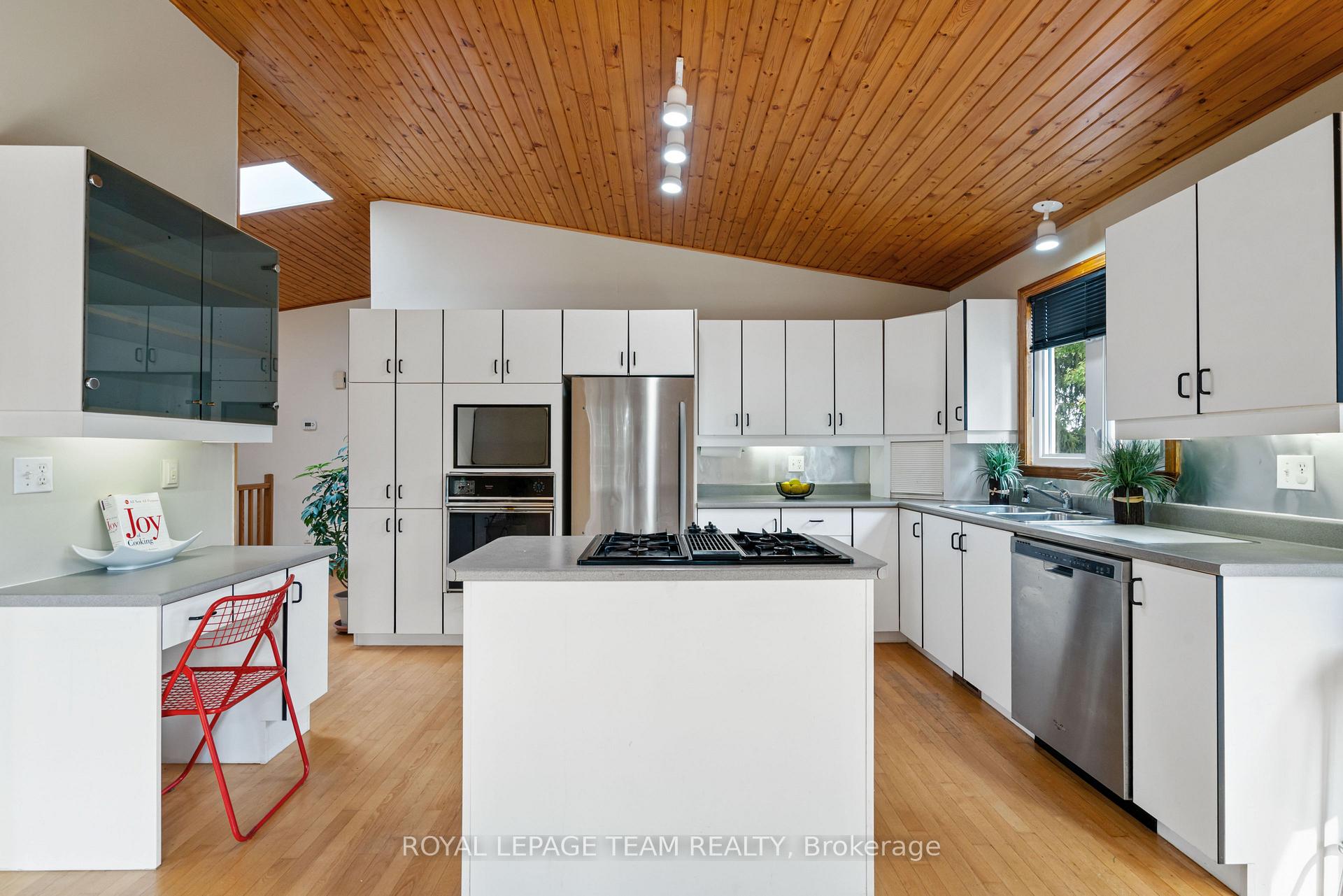 Photo 14 of 432 Queen Street, North Dundas, Winchester — HOMEH