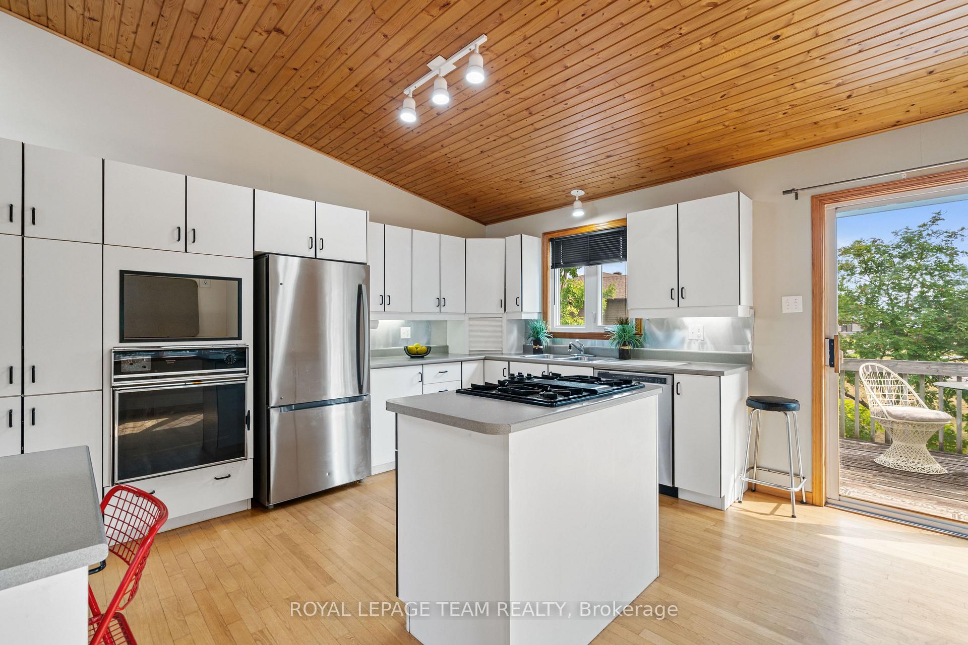 Photo 15 of 432 Queen Street, North Dundas, Winchester — HOMEH