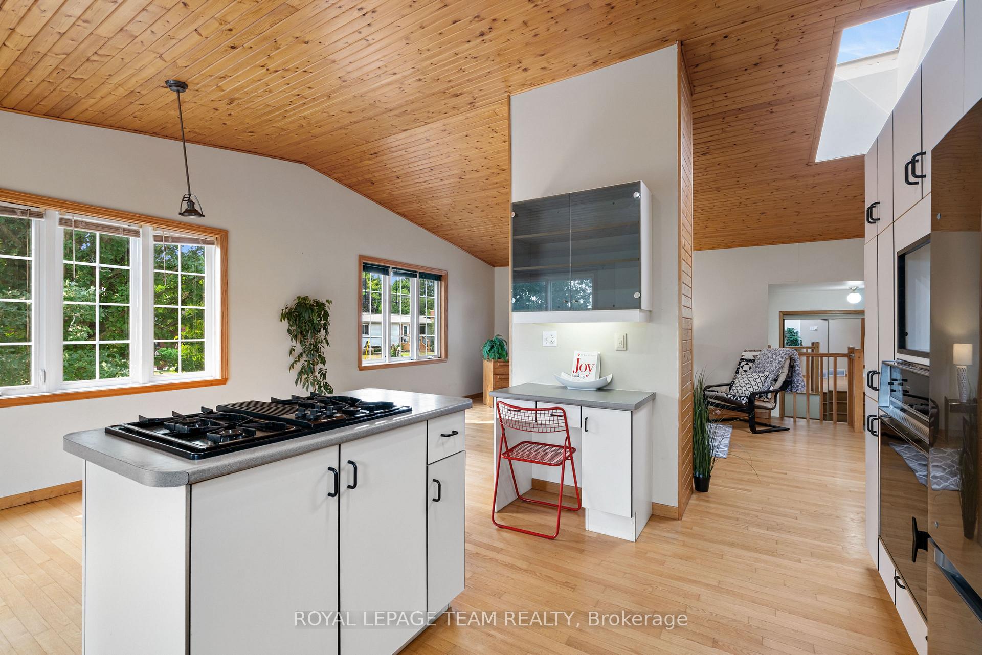 Photo 16 of 432 Queen Street, North Dundas, Winchester — HOMEH