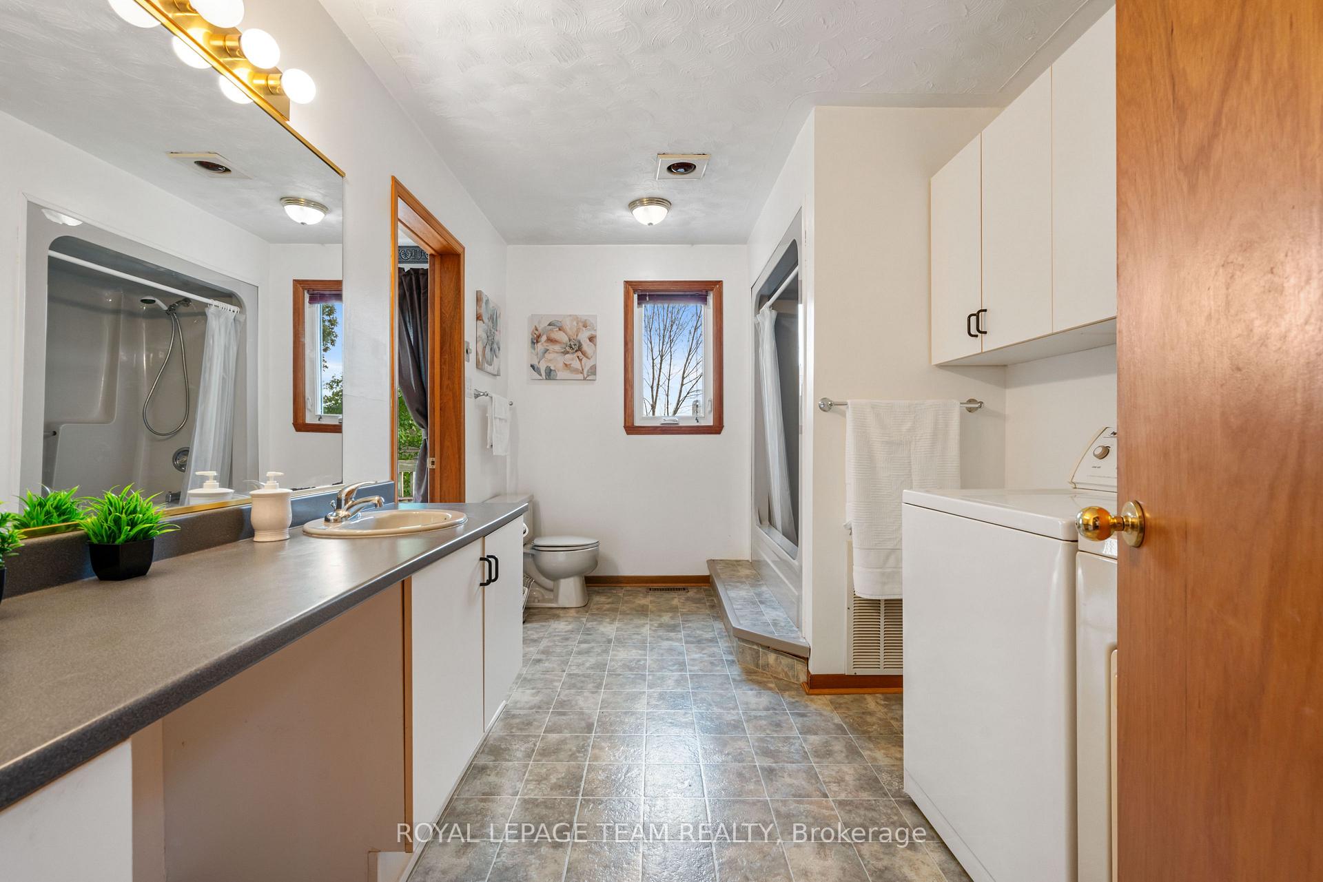 Photo 18 of 432 Queen Street, North Dundas, Winchester — HOMEH