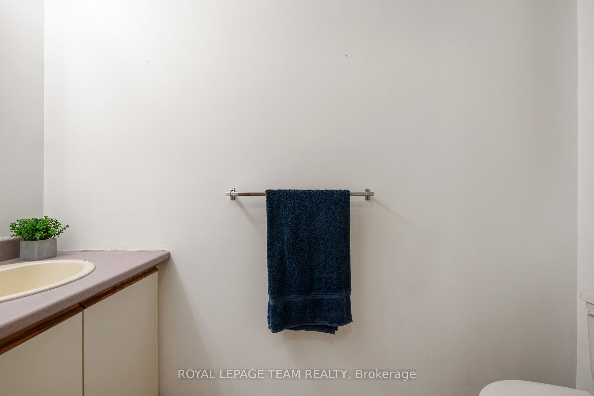 Photo 24 of 432 Queen Street, North Dundas, Winchester — HOMEH