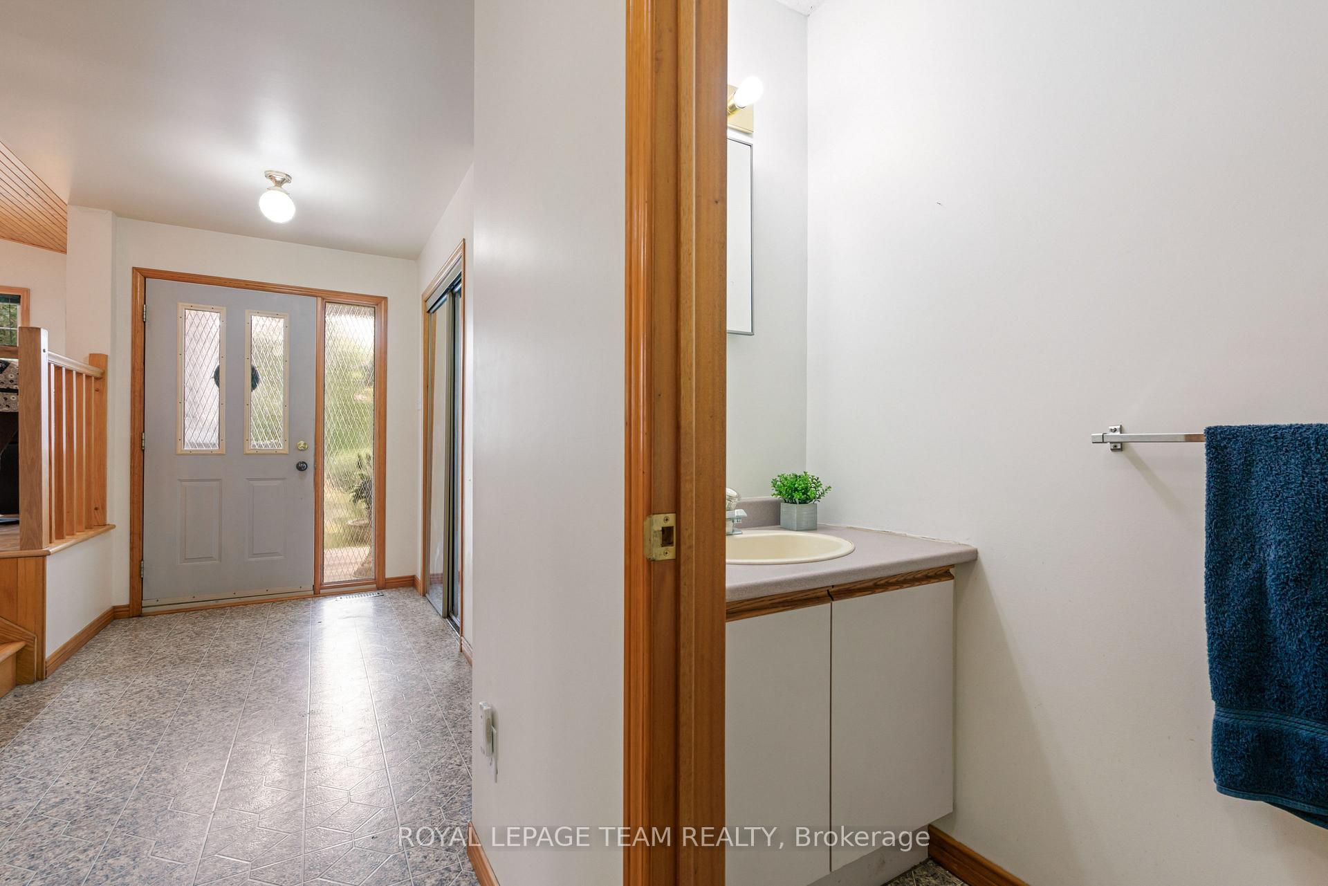 Photo 25 of 432 Queen Street, North Dundas, Winchester — HOMEH