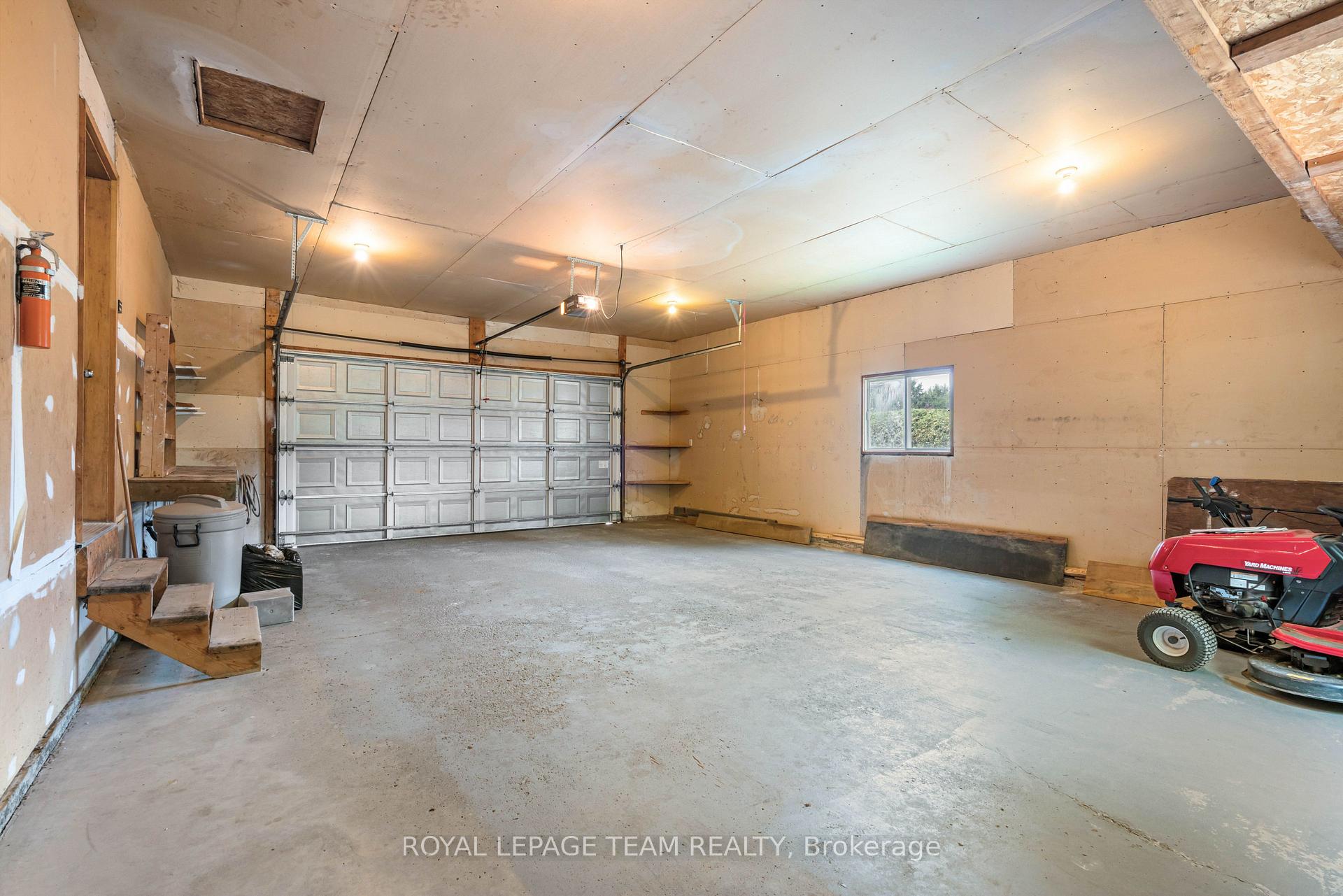 Photo 33 of 432 Queen Street, North Dundas, Winchester — HOMEH