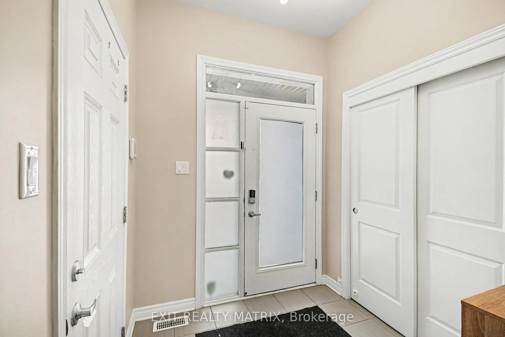 Photo 4 of 211 Mountain Sorrel Way, Ottawa, Avalon West — HOMEH