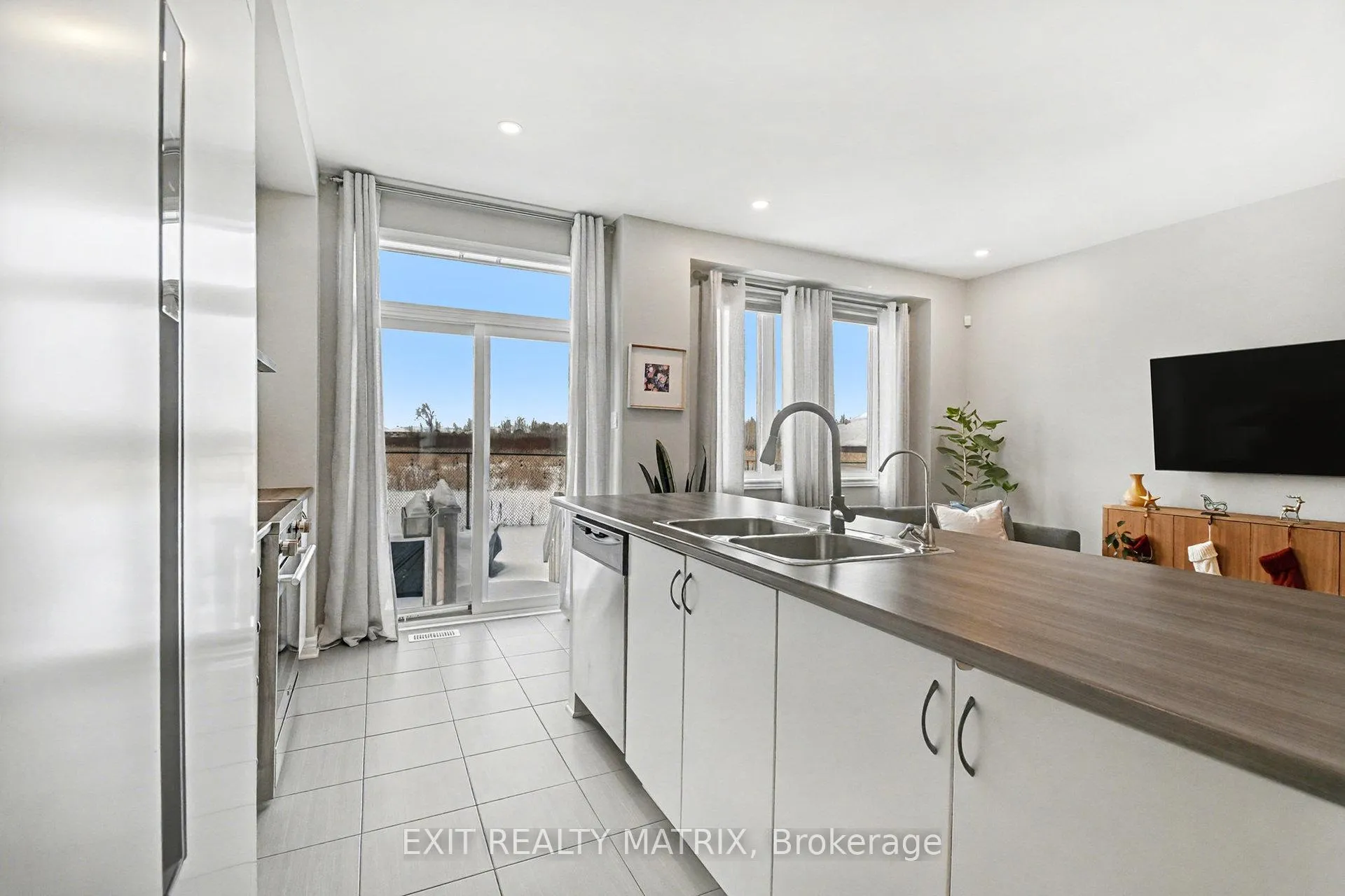 Photo 9 of 211 Mountain Sorrel Way, Ottawa, Avalon West — HOMEH