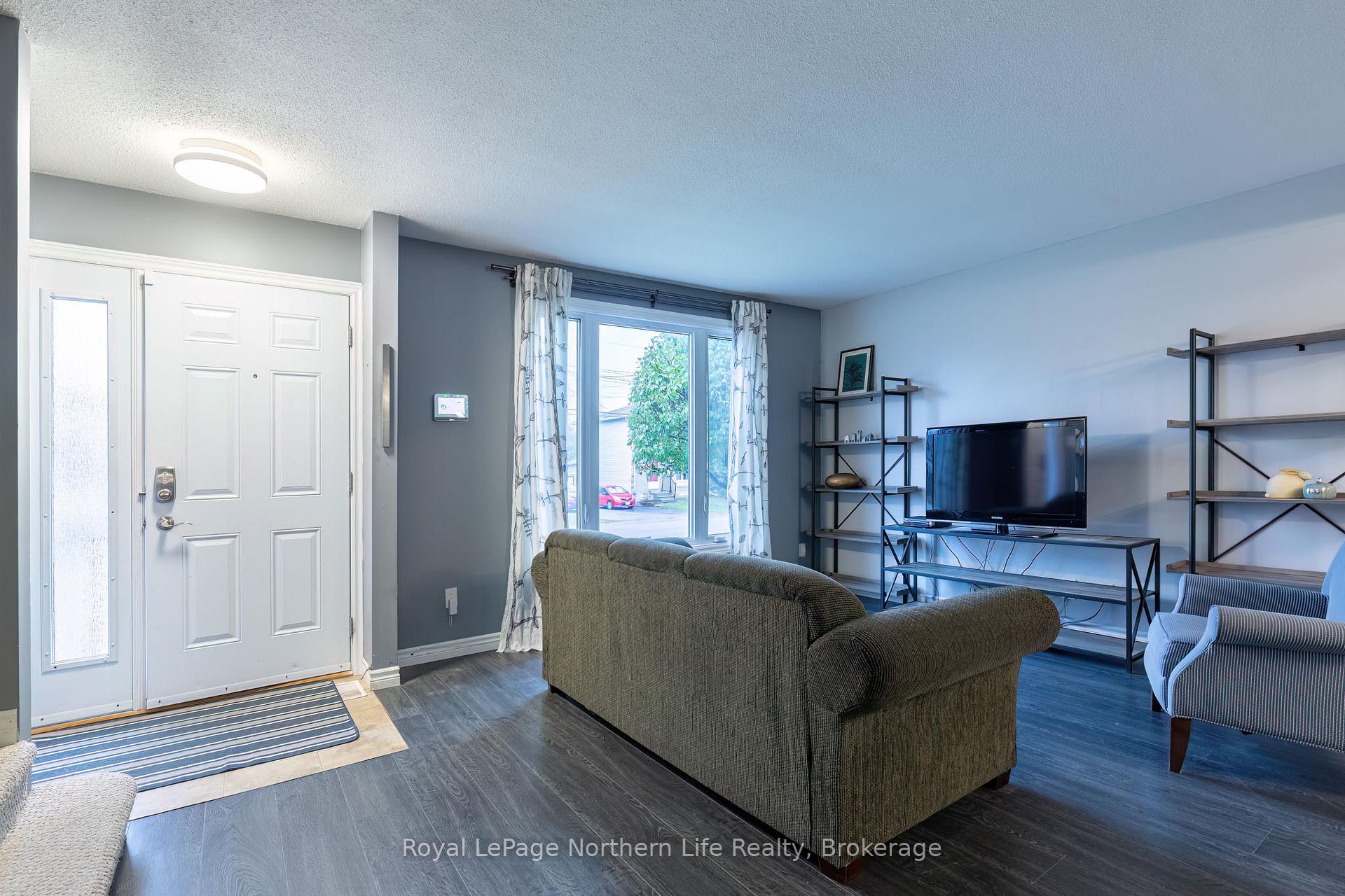 Photo 4 of 110 Marshall Park Drive, North Bay, Ferris — HOMEH
