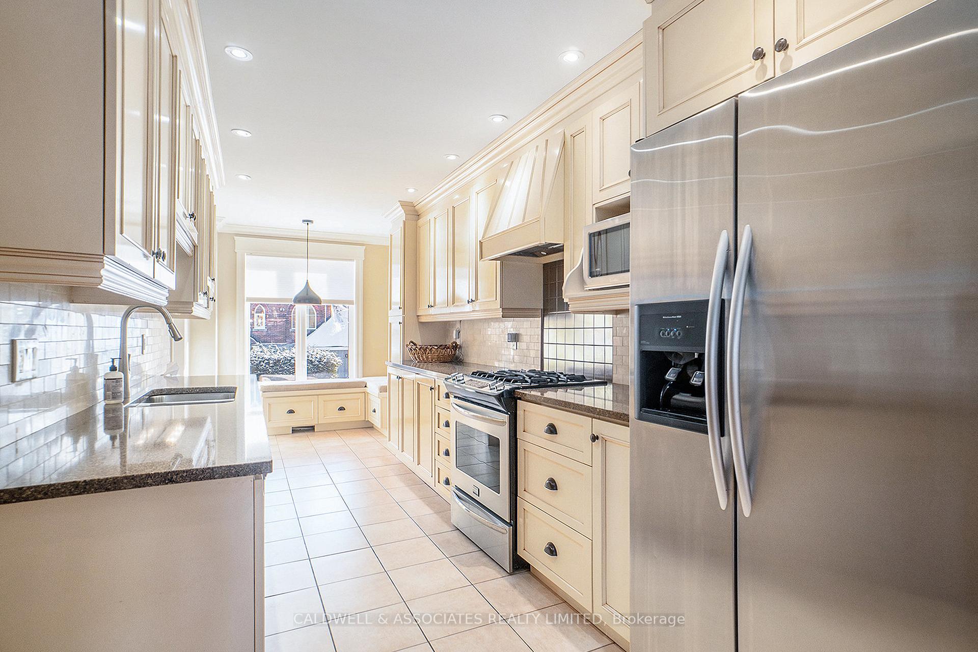 Photo 4 of 32 Charles Street, Ottawa, New Edinburgh — HOMEH