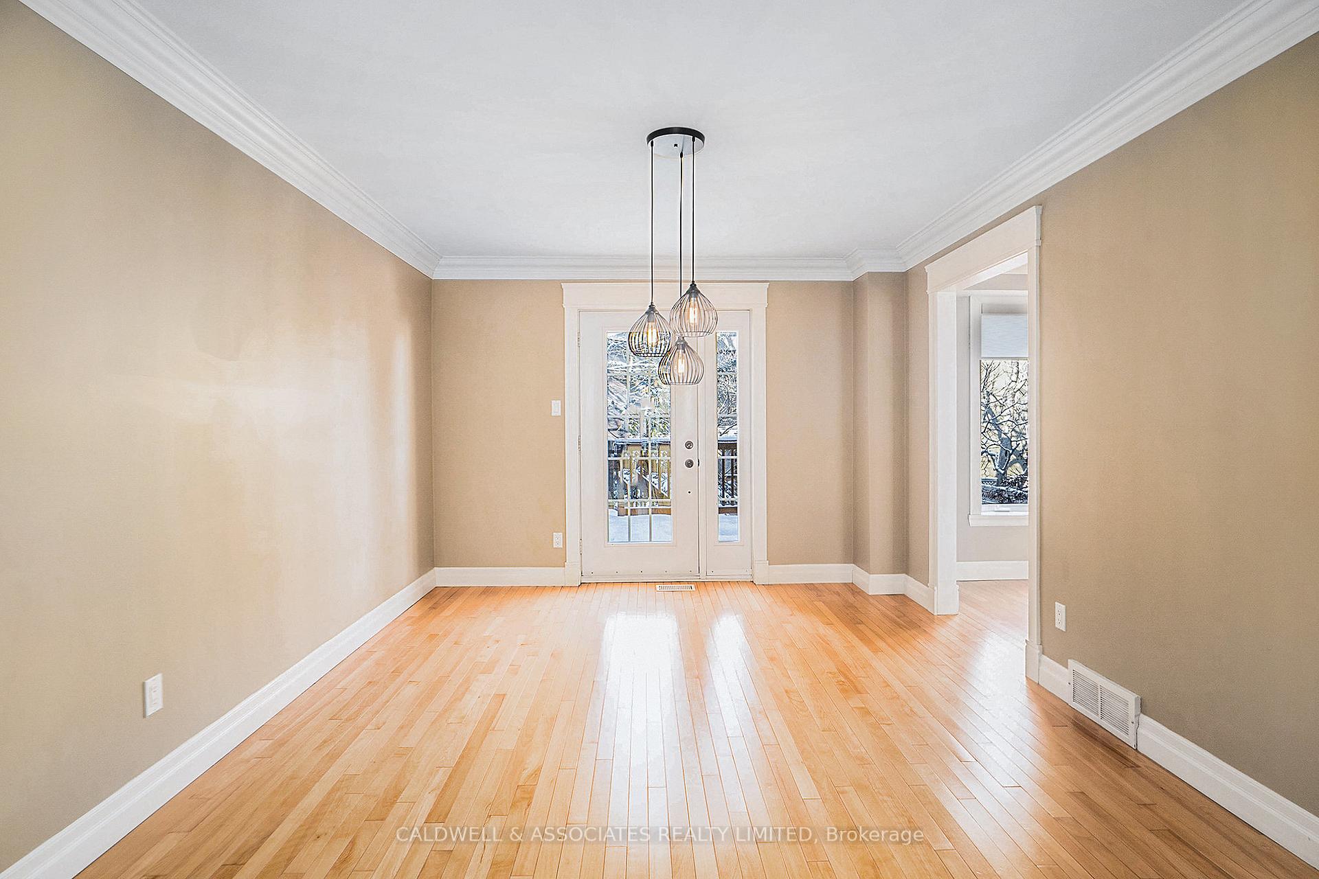 Photo 7 of 32 Charles Street, Ottawa, New Edinburgh — HOMEH