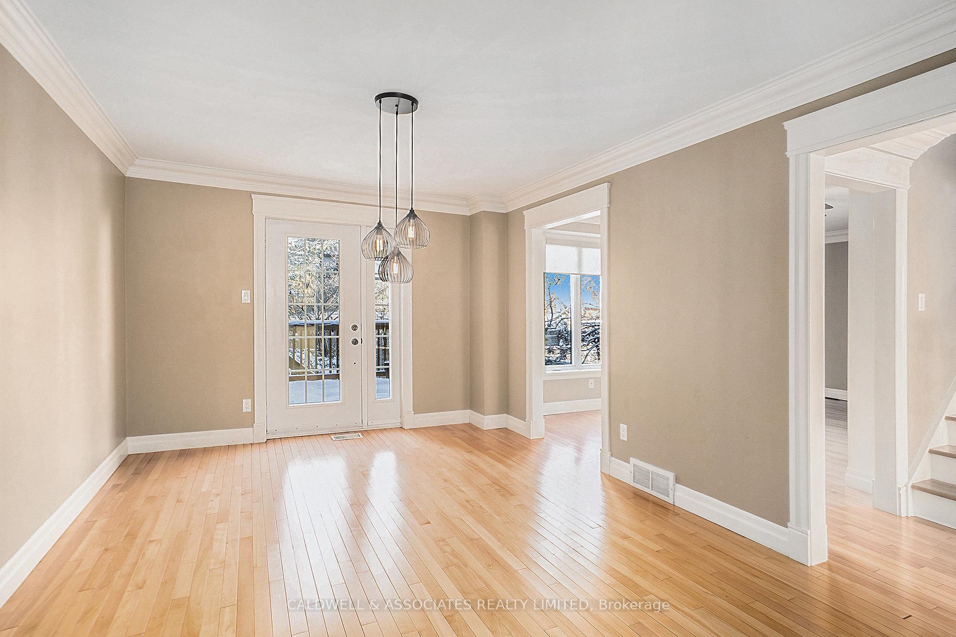 Photo 10 of 32 Charles Street, Ottawa, New Edinburgh — HOMEH