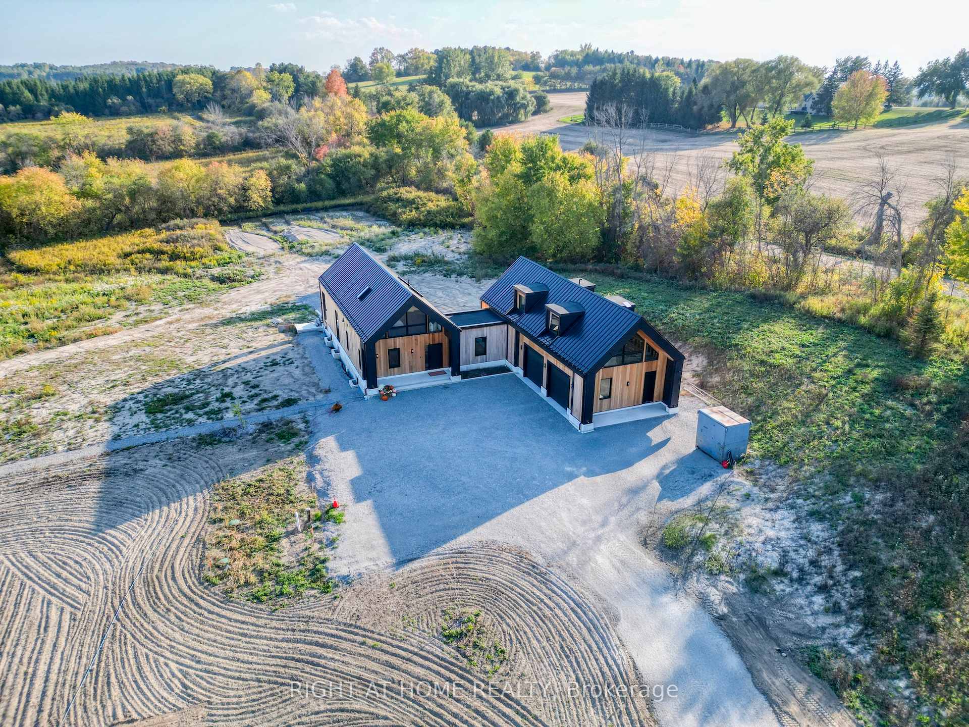 Photo 2 of 4829 10th Line, New Tecumseth, Rural New Tecumseth — HOMEH
