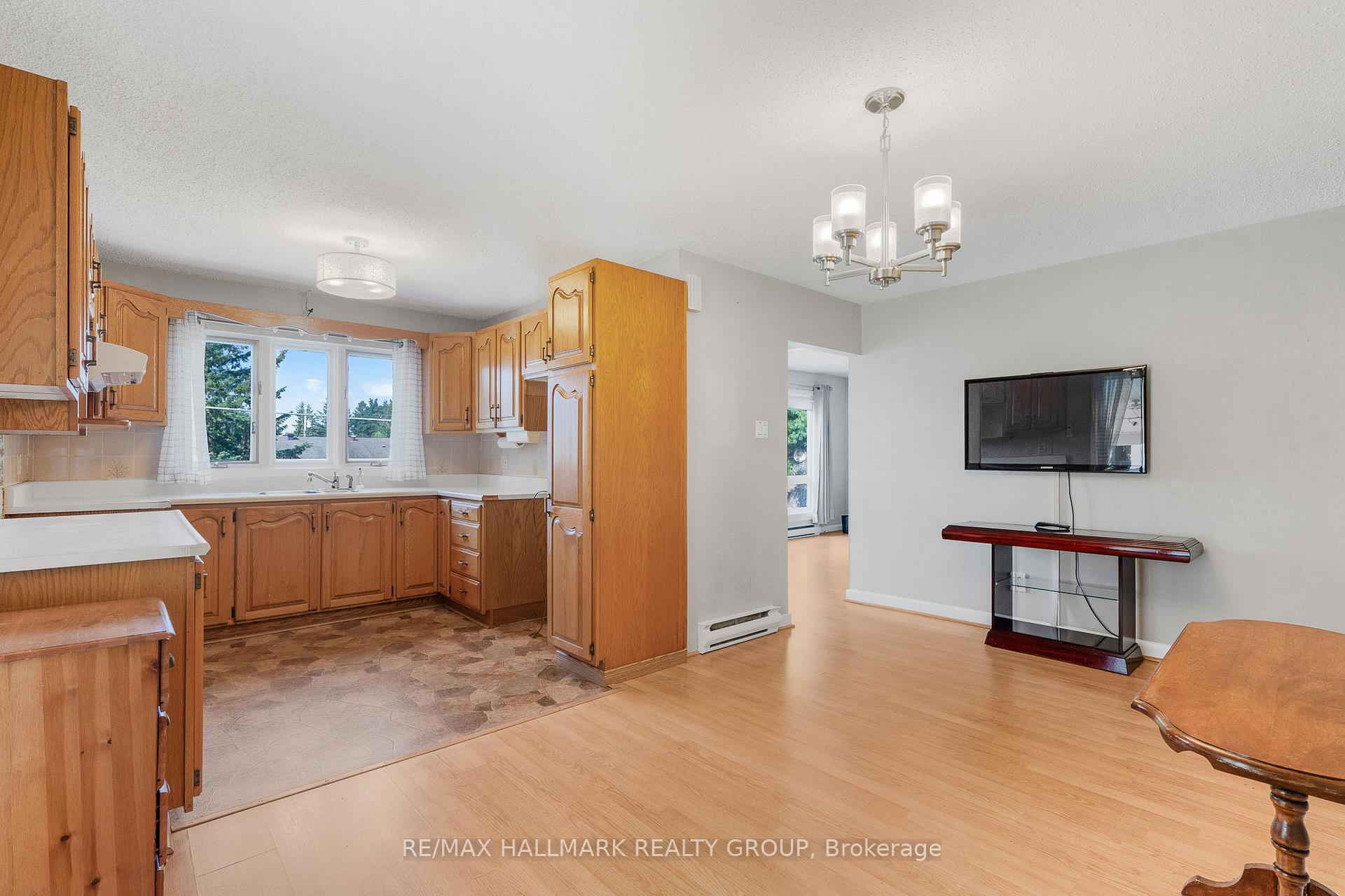 Photo 5 of 1111 Cholette Crescent, Ottawa, Convent Glen South — HOMEH