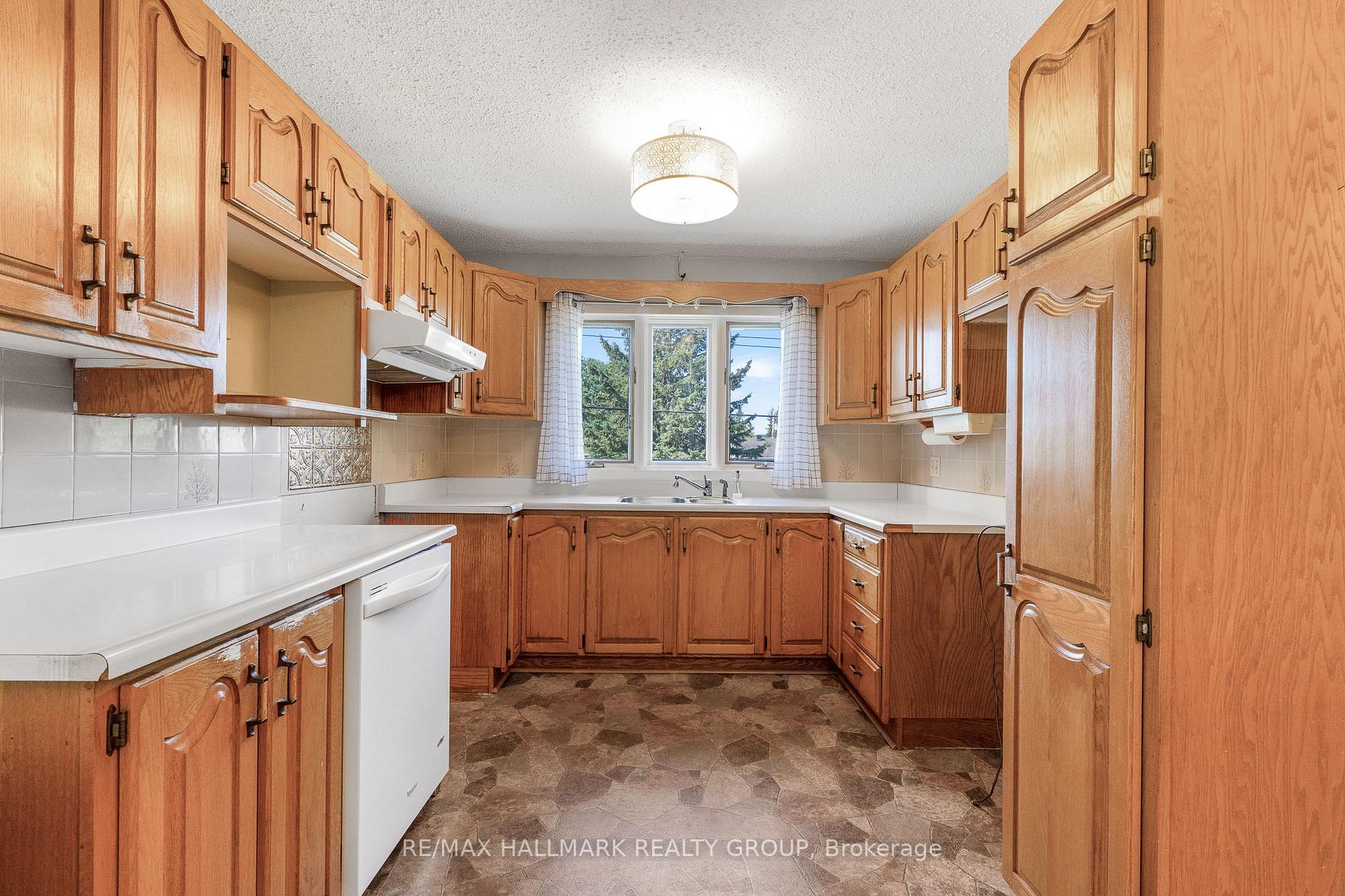 Photo 6 of 1111 Cholette Crescent, Ottawa, Convent Glen South — HOMEH