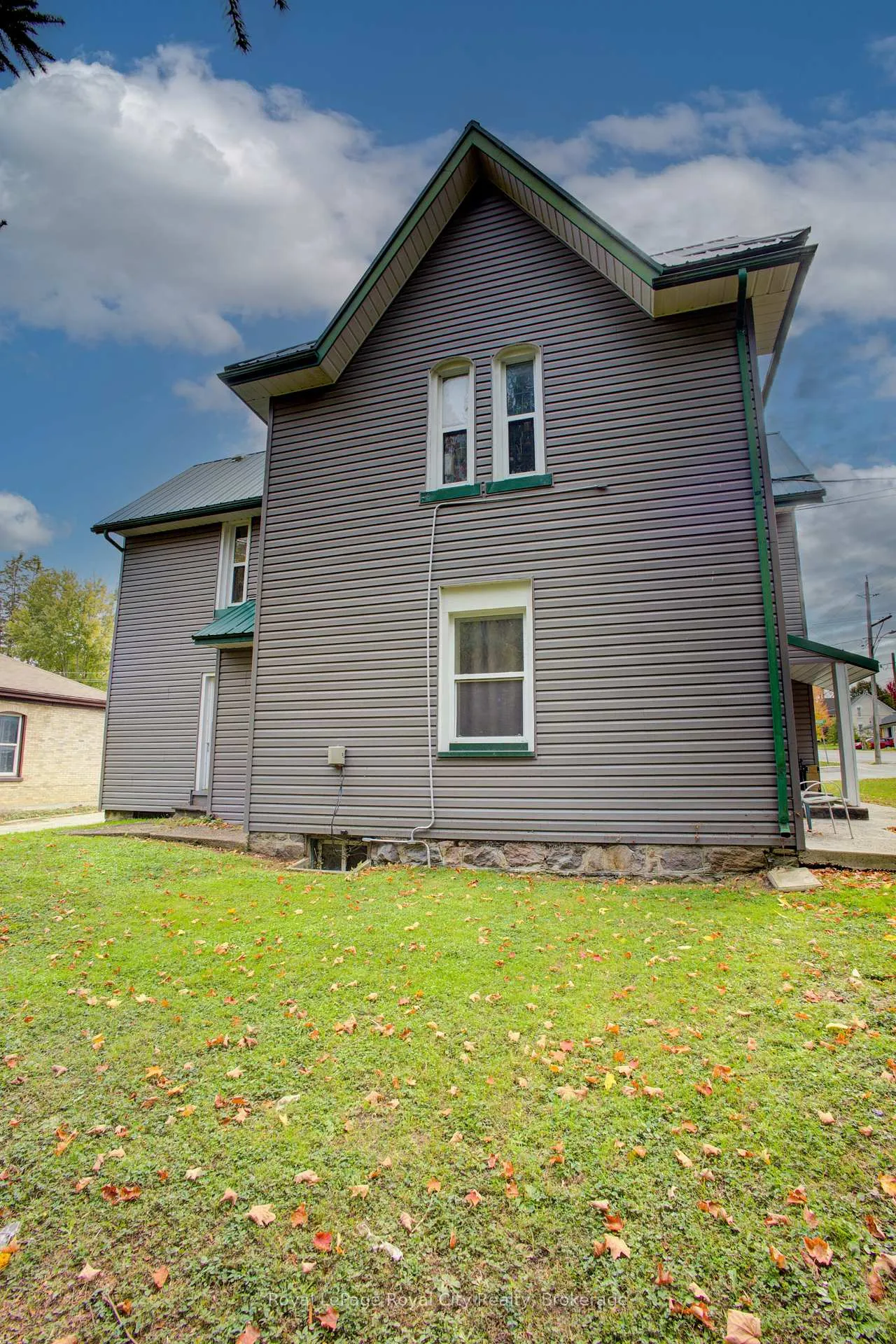 Photo 9 of 103 Patrick Street E, North Huron, Wingham — HOMEH
