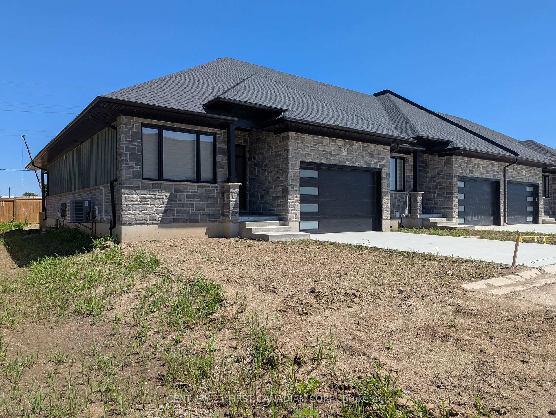 Photo 2 of Unit 6, 32 Postma Crescent, North Middlesex, Alisa Craig — HOMEH