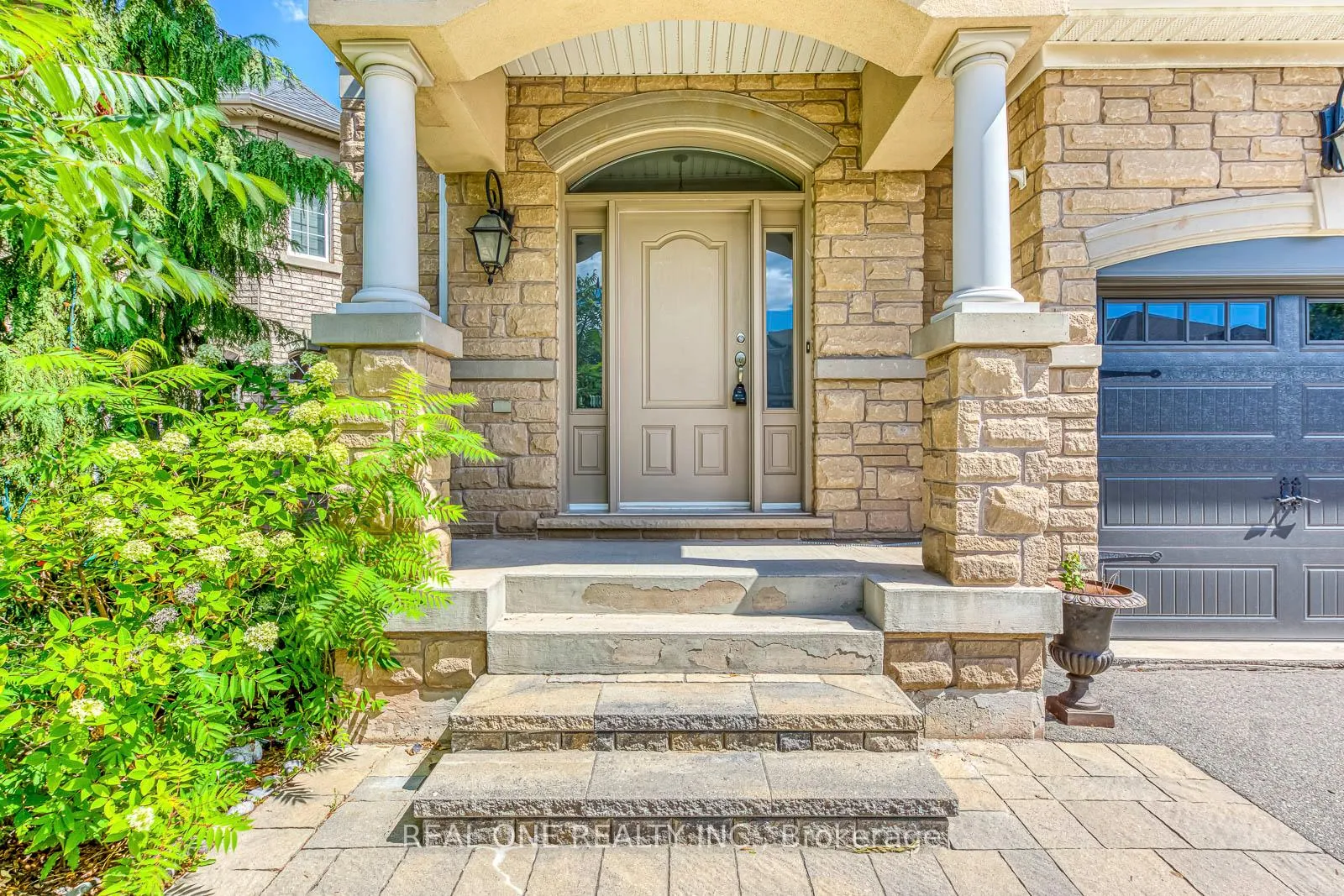 Photo 2 of 1342 Kestell Boulevard, Oakville, Joshua Creek — HOMEH