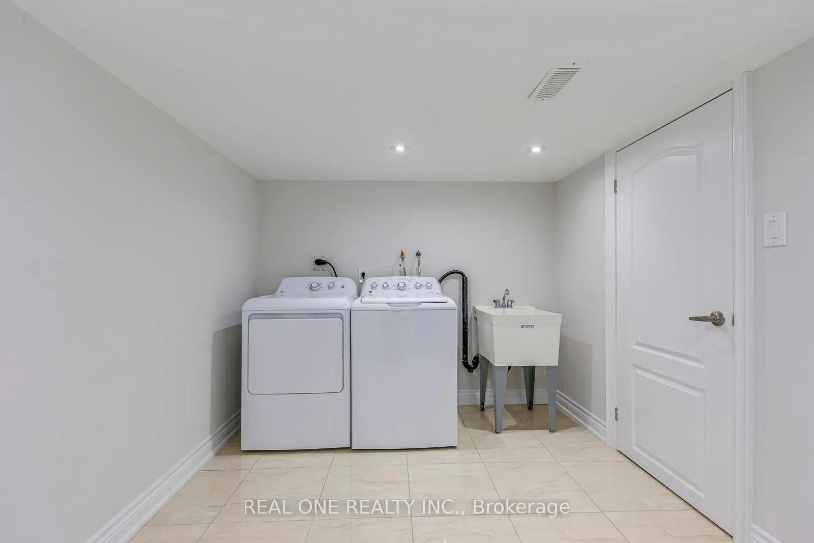 Photo 45 of 1342 Kestell Boulevard, Oakville, Joshua Creek — HOMEH