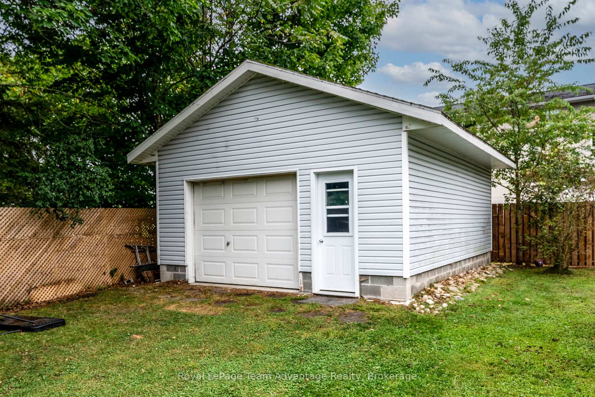 Photo 2 of 122 Gibson Street, Parry Sound — HOMEH
