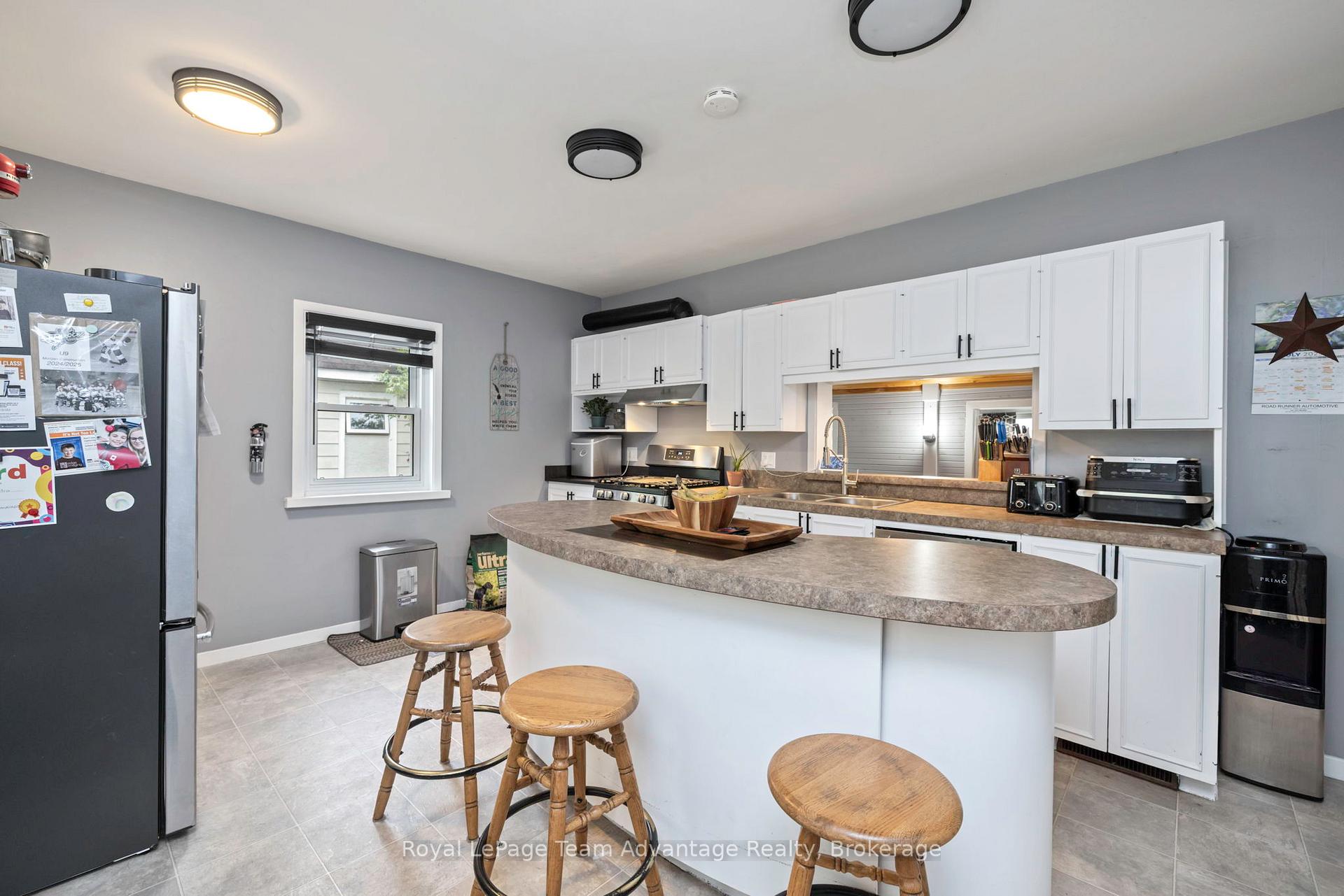 Photo 3 of 122 Gibson Street, Parry Sound — HOMEH