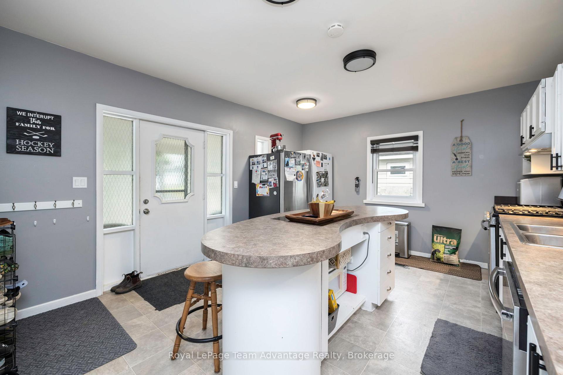 Photo 4 of 122 Gibson Street, Parry Sound — HOMEH