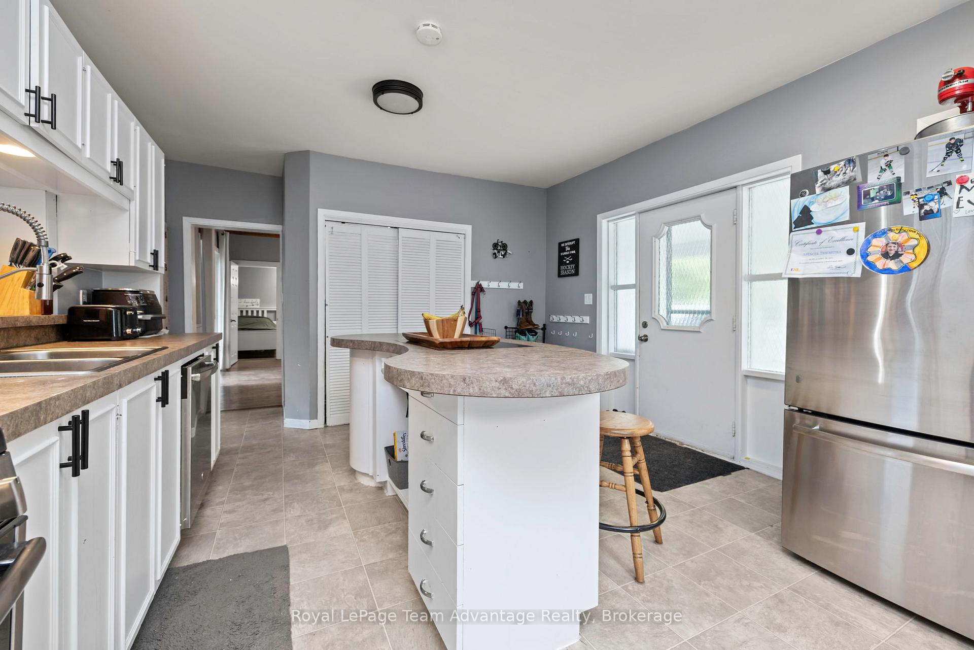 Photo 6 of 122 Gibson Street, Parry Sound — HOMEH