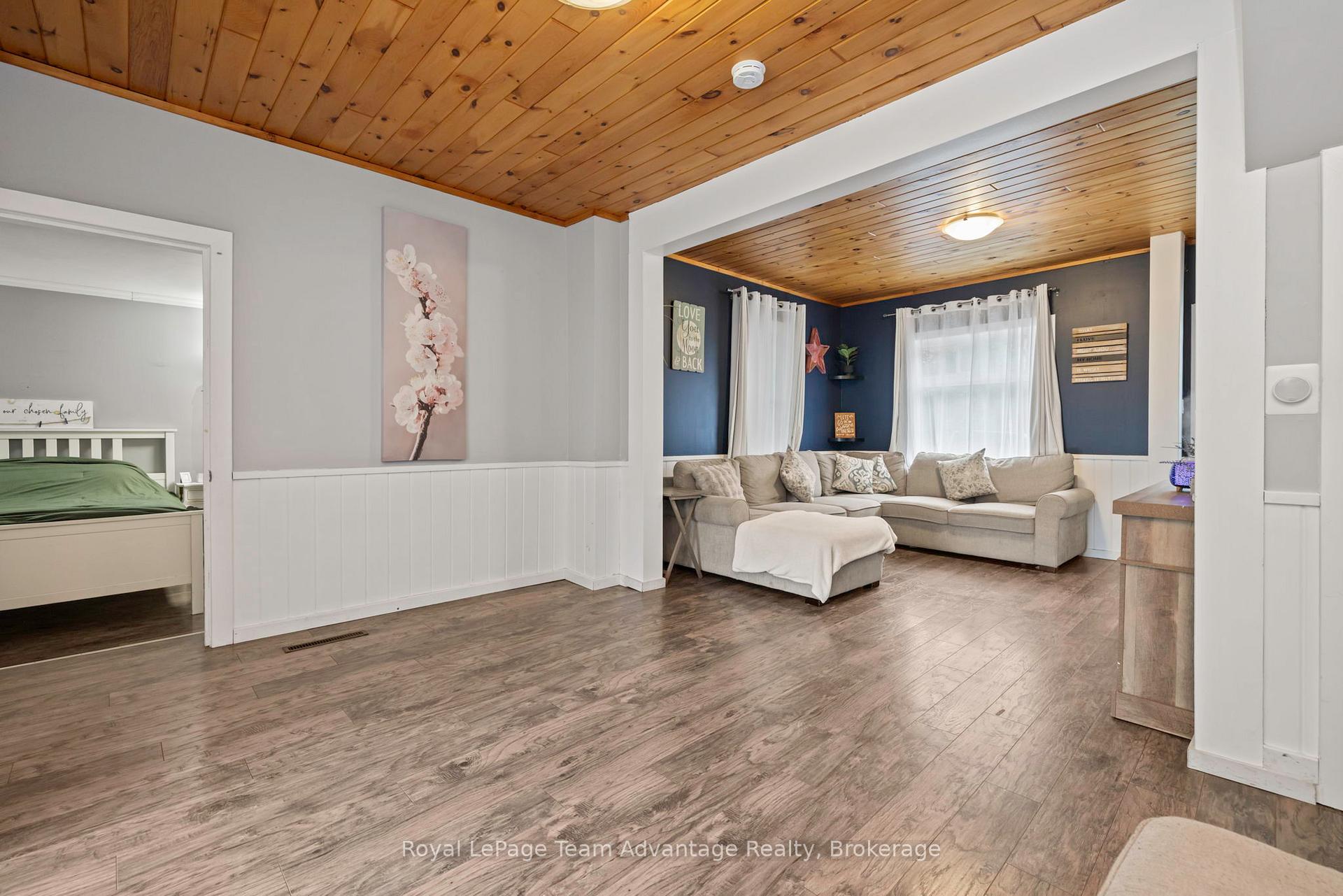 Photo 8 of 122 Gibson Street, Parry Sound — HOMEH