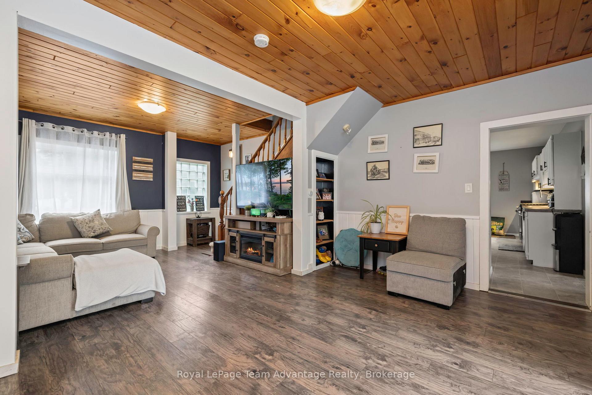 Photo 9 of 122 Gibson Street, Parry Sound — HOMEH