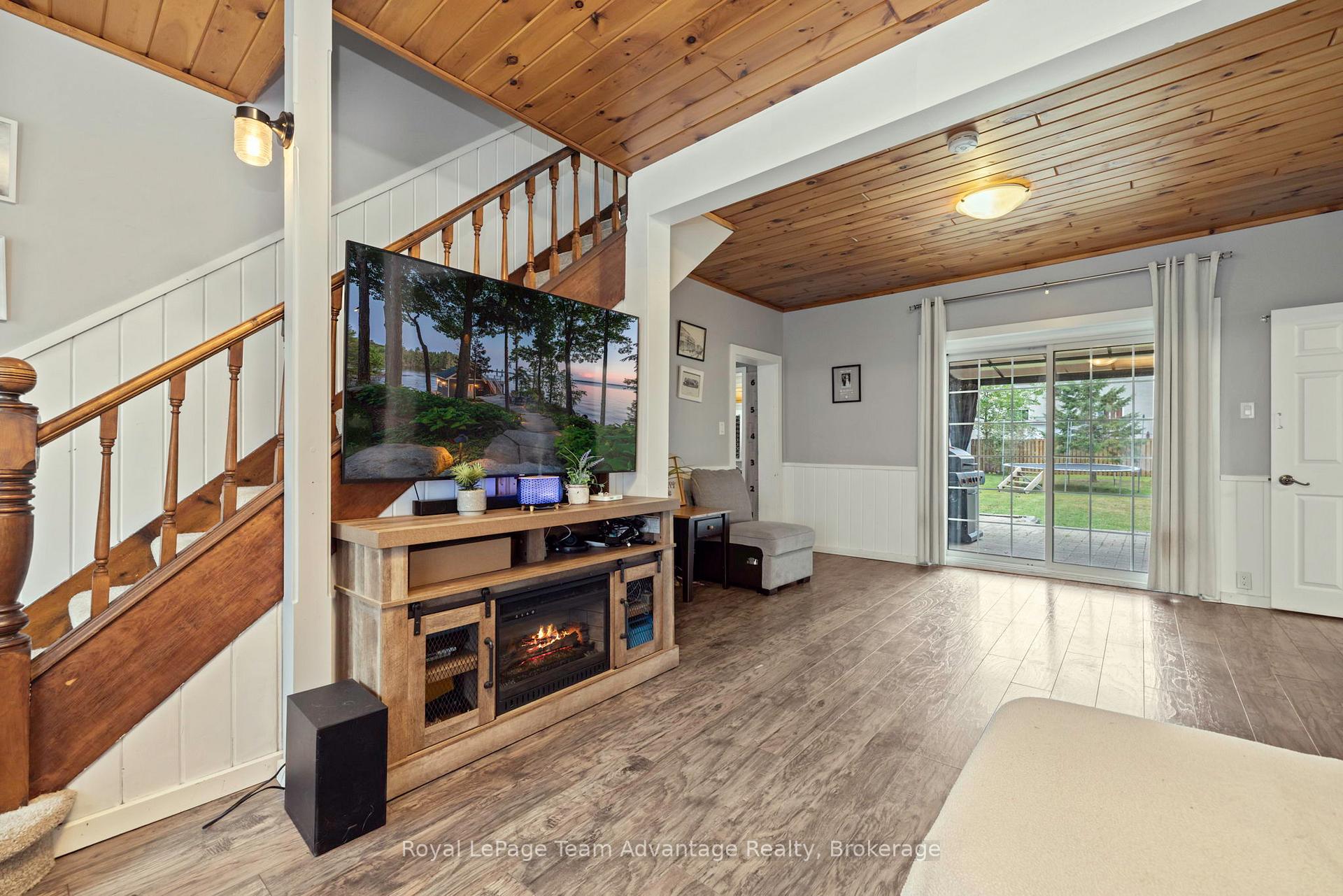 Photo 10 of 122 Gibson Street, Parry Sound — HOMEH