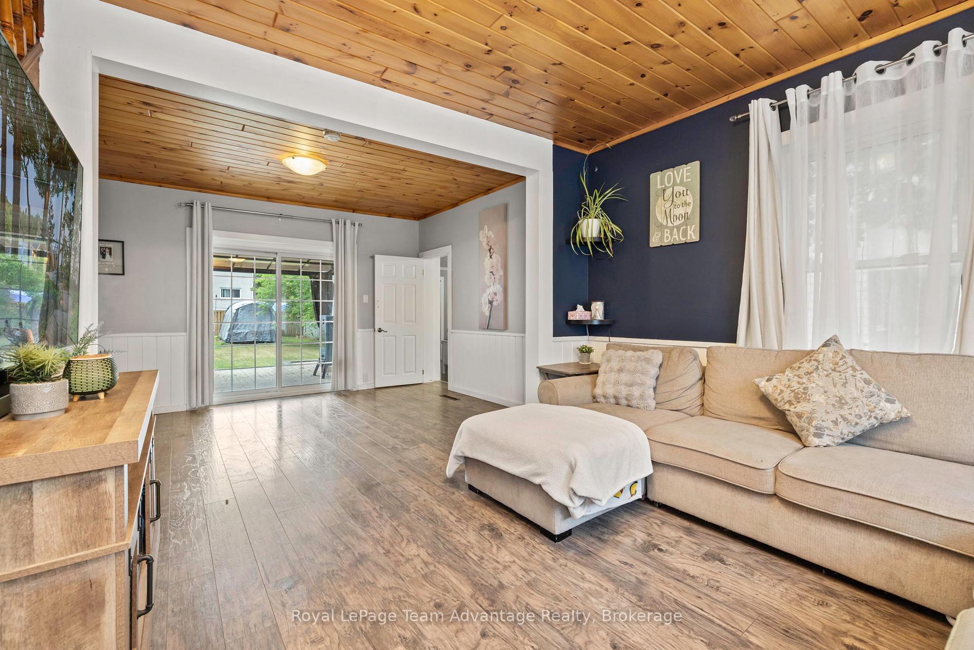 Photo 11 of 122 Gibson Street, Parry Sound — HOMEH