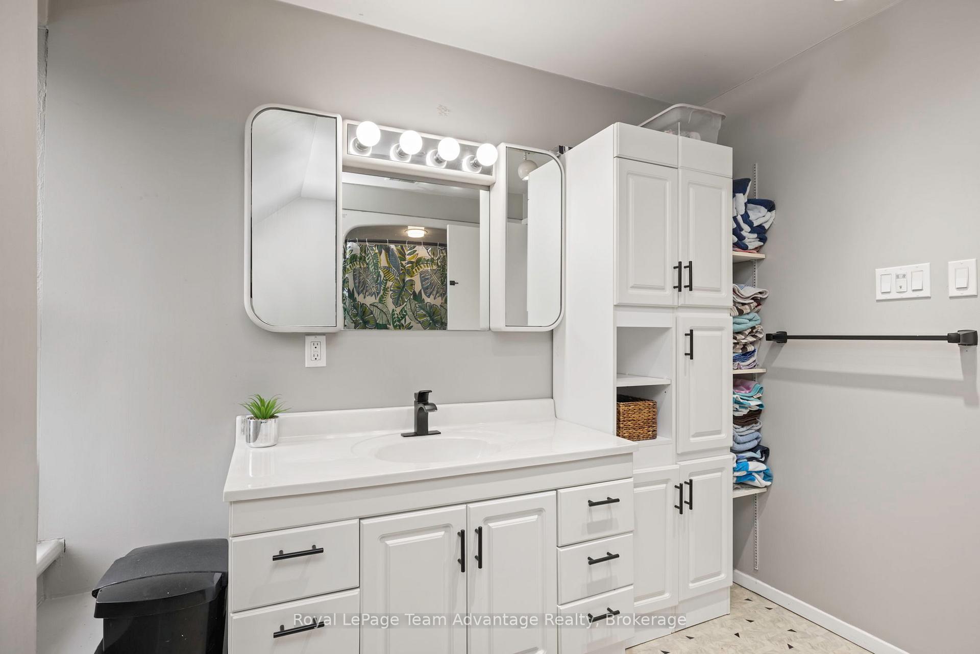Photo 22 of 122 Gibson Street, Parry Sound — HOMEH