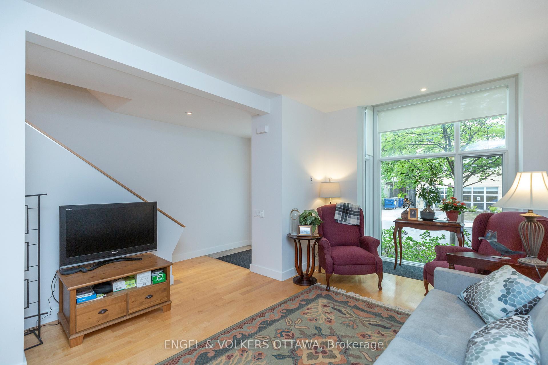 Photo 6 of 53 Vaughan Street, Ottawa, Lindenlea — HOMEH