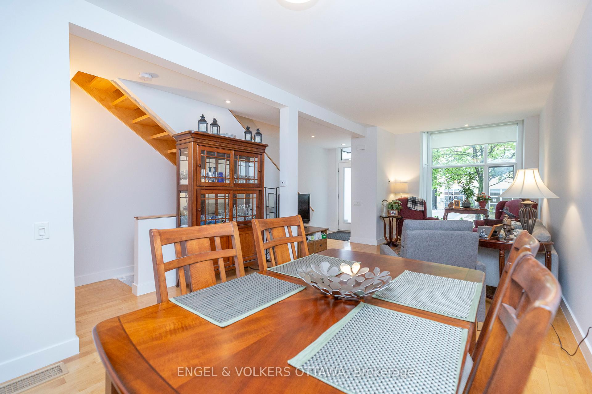 Photo 10 of 53 Vaughan Street, Ottawa, Lindenlea — HOMEH