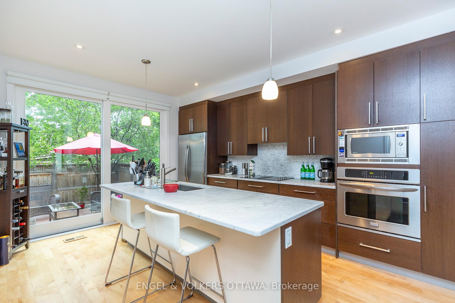 Photo 11 of 53 Vaughan Street, Ottawa, Lindenlea — HOMEH