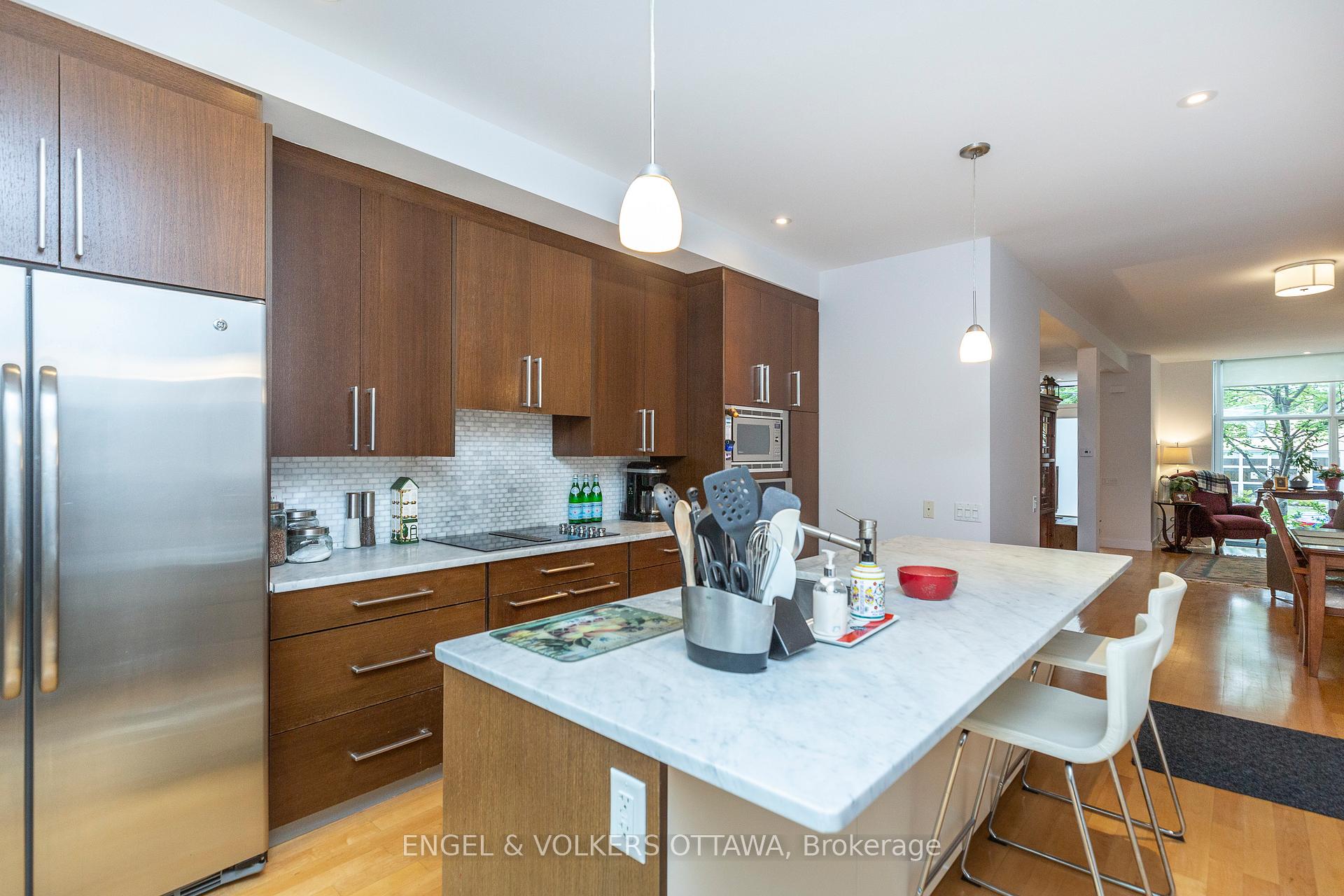 Photo 13 of 53 Vaughan Street, Ottawa, Lindenlea — HOMEH