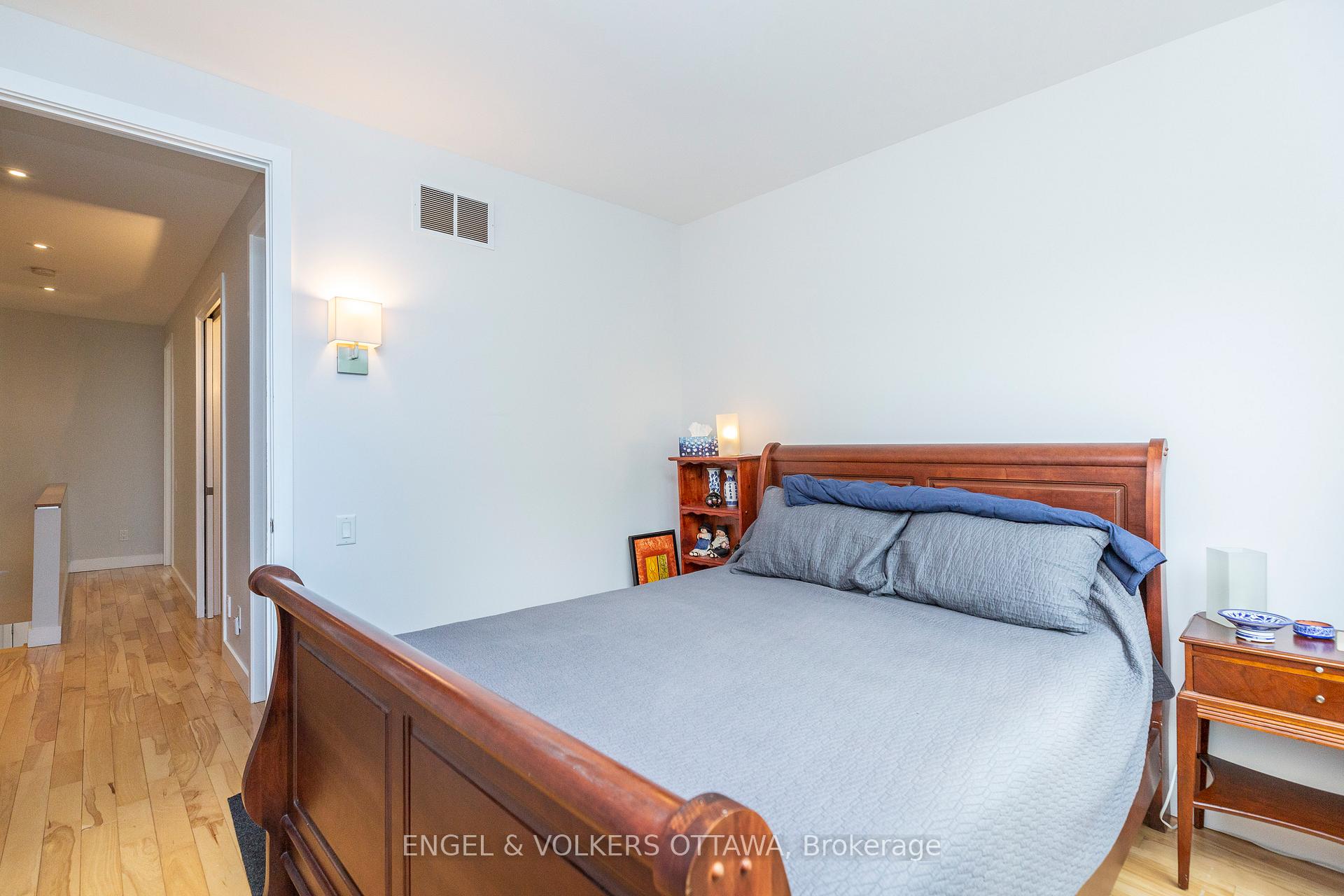 Photo 19 of 53 Vaughan Street, Ottawa, Lindenlea — HOMEH