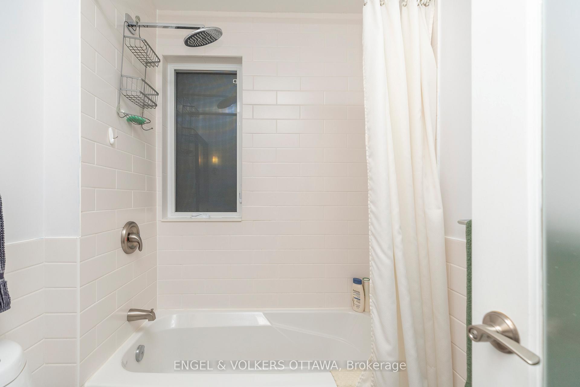 Photo 20 of 53 Vaughan Street, Ottawa, Lindenlea — HOMEH