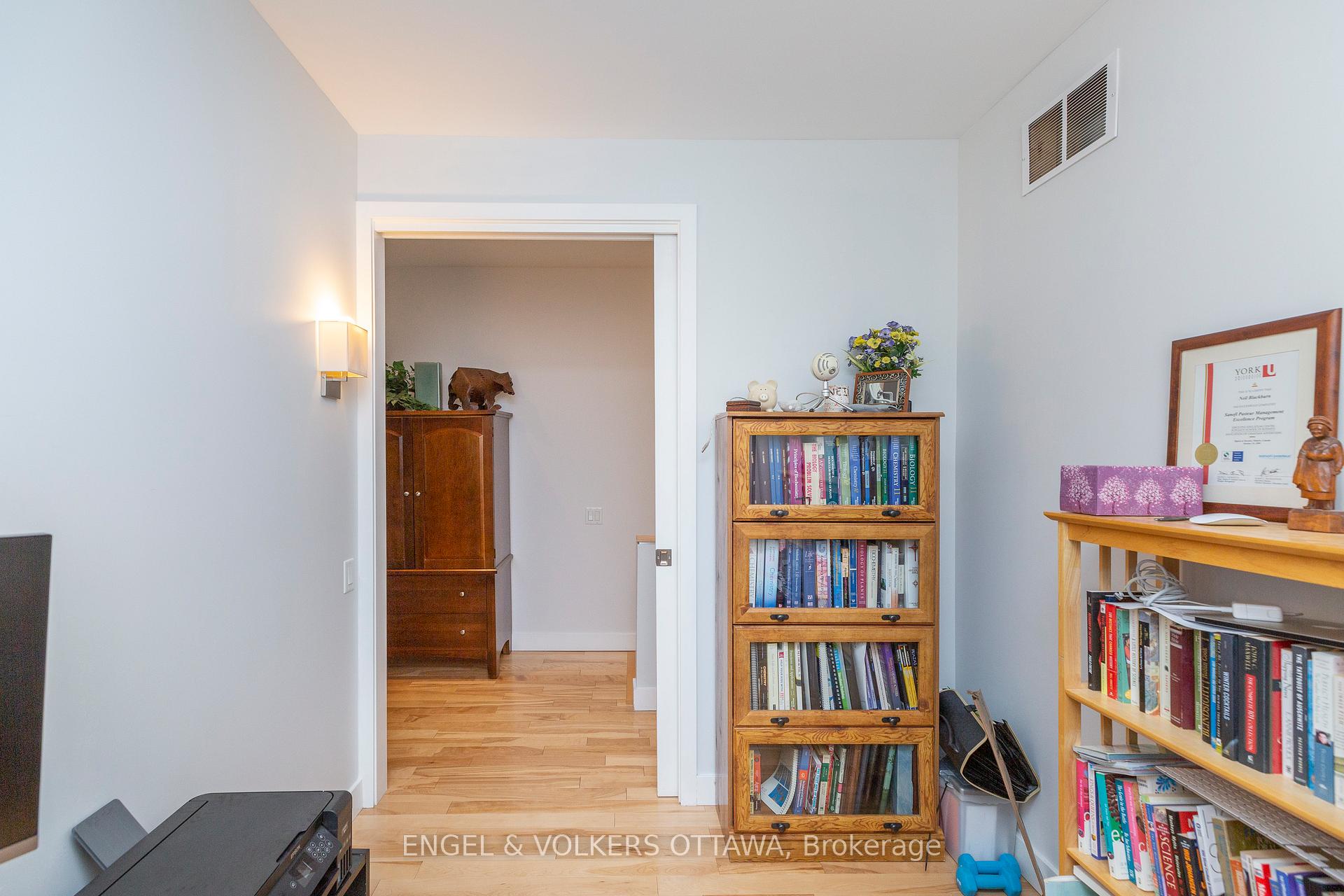 Photo 24 of 53 Vaughan Street, Ottawa, Lindenlea — HOMEH