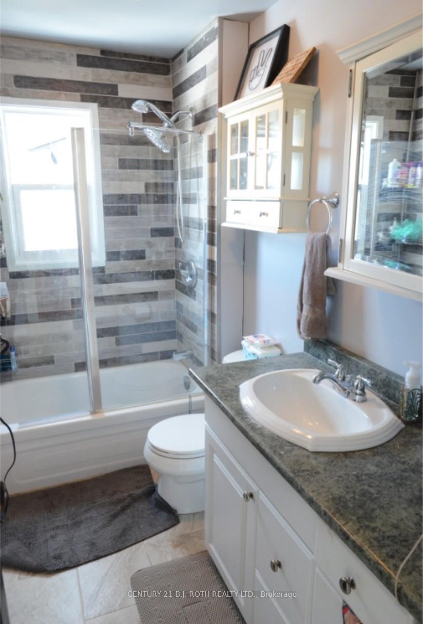 Photo 8 of 16 Albany Avenue, Orillia — HOMEH
