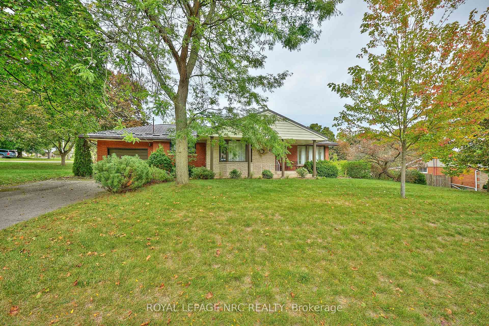 Photo 1 of 17 Alan Crescent, Pelham, Fonthill — HOMEH