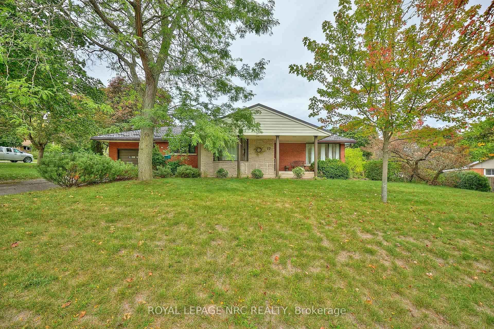 Photo 2 of 17 Alan Crescent, Pelham, Fonthill — HOMEH