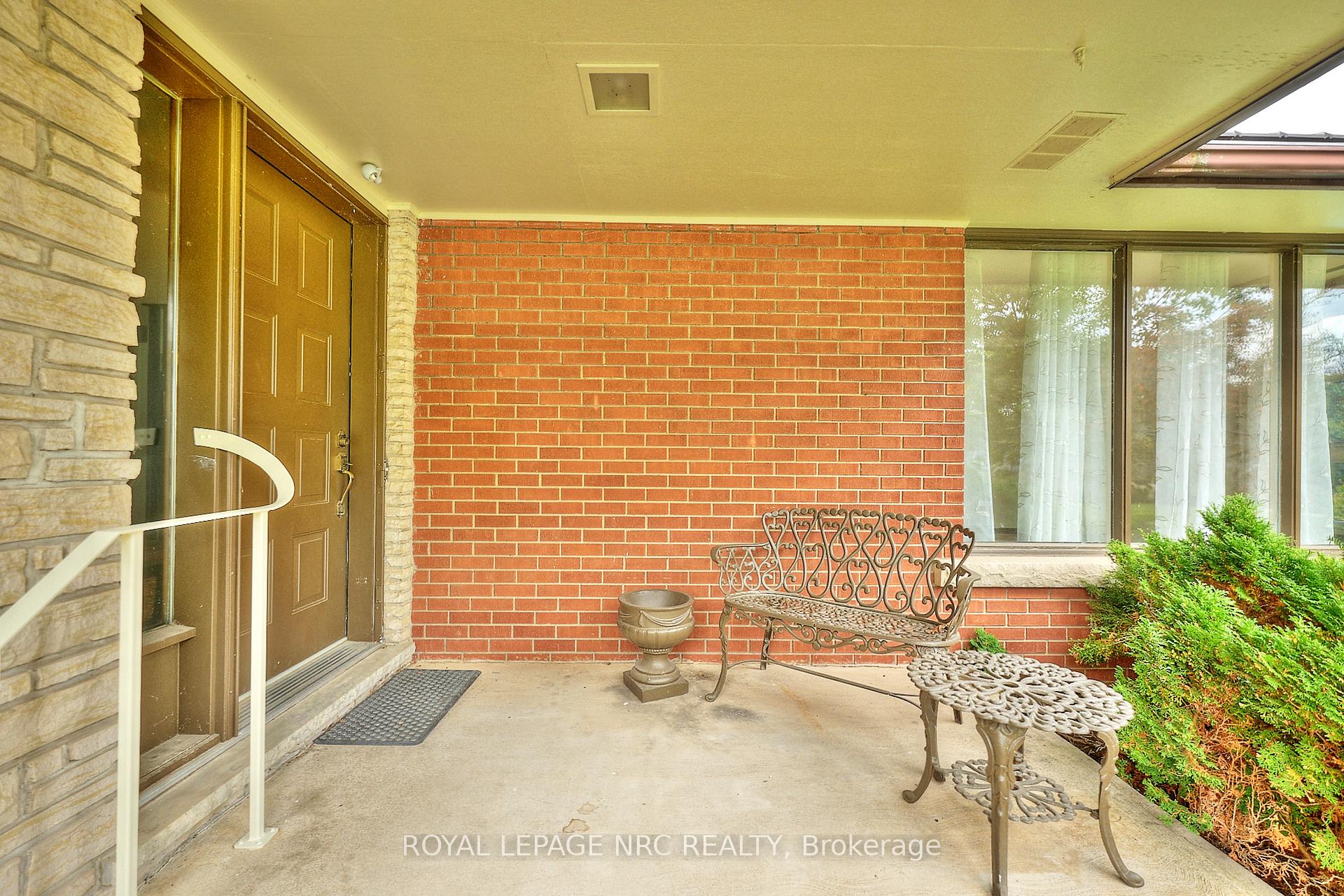 Photo 3 of 17 Alan Crescent, Pelham, Fonthill — HOMEH